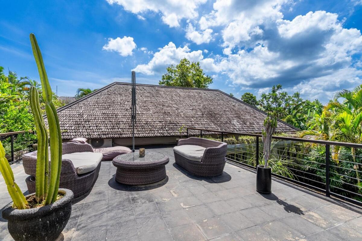 Massive 3BR Luxury Pool Mansion in Perrerenan
