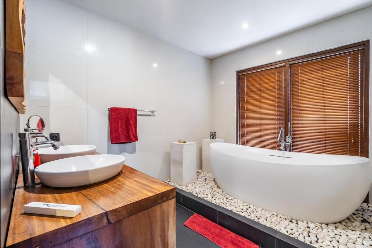 Massive 3BR Luxury Pool Mansion in Perrerenan