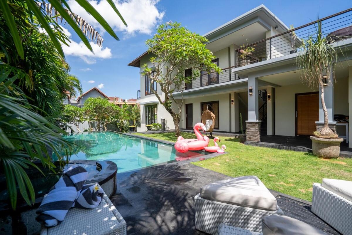 Massive 3BR Luxury Pool Mansion in Perrerenan