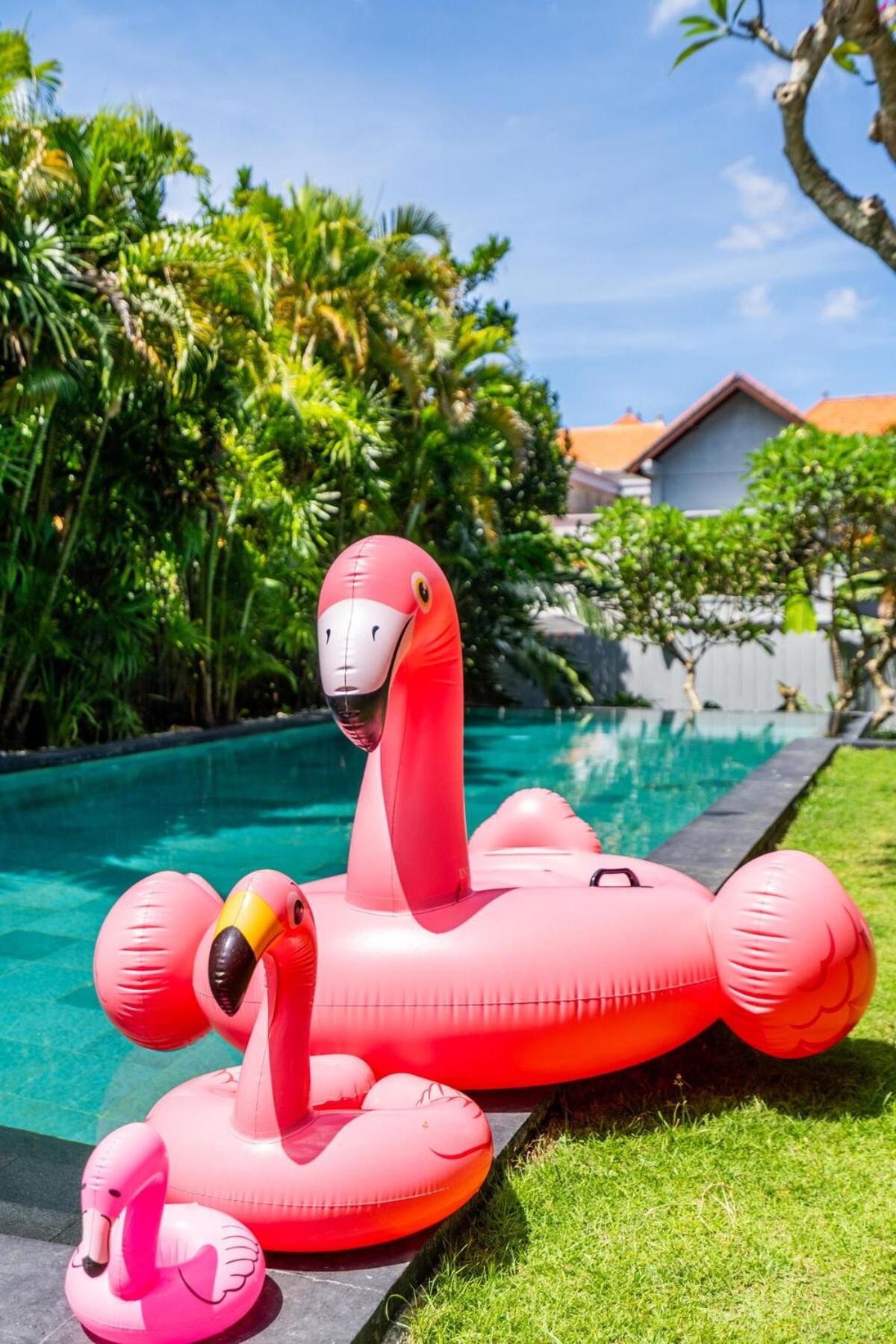 Massive 3BR Luxury Pool Mansion in Perrerenan