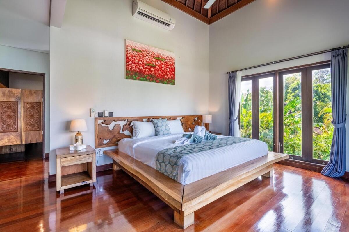 Massive 3BR Luxury Pool Mansion in Perrerenan