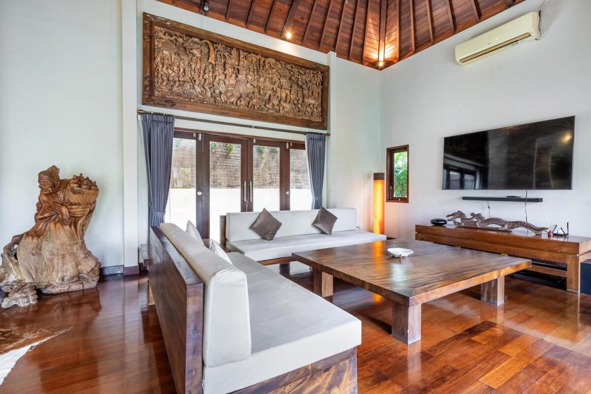 Massive 3BR Luxury Pool Mansion in Perrerenan