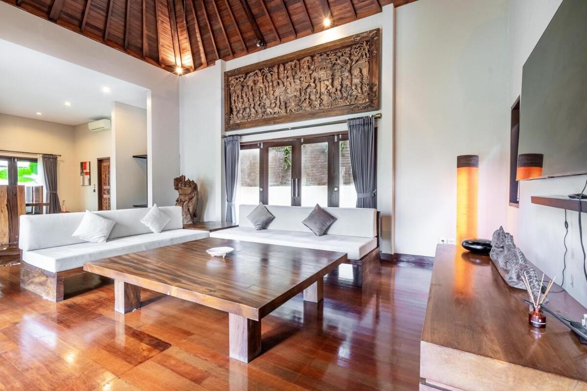 Massive 3BR Luxury Pool Mansion in Perrerenan