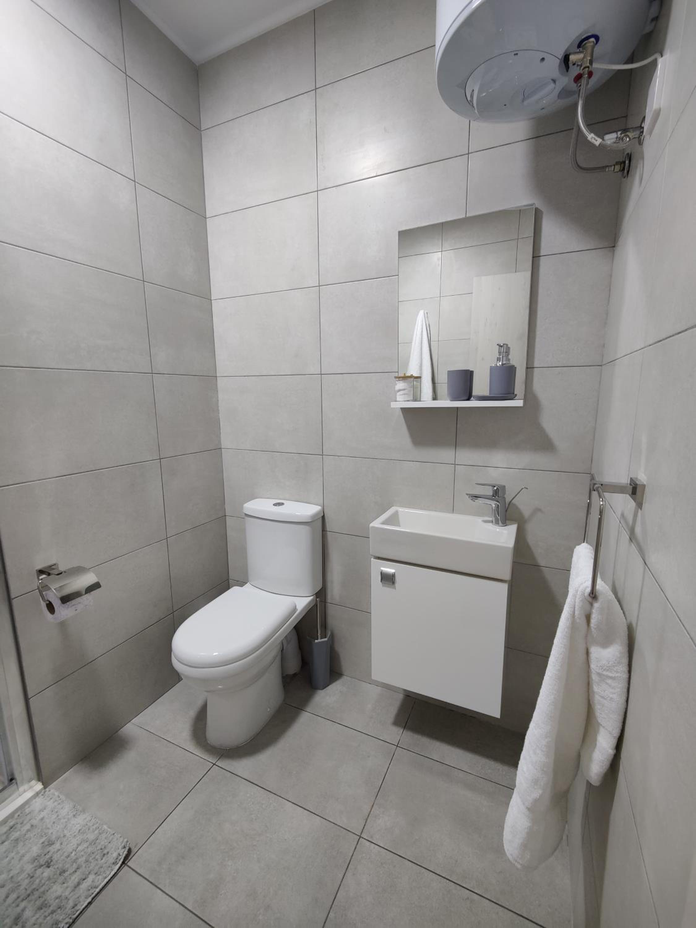 Marsaxlokk 2BR Apartment - Quiet Coastal Escape