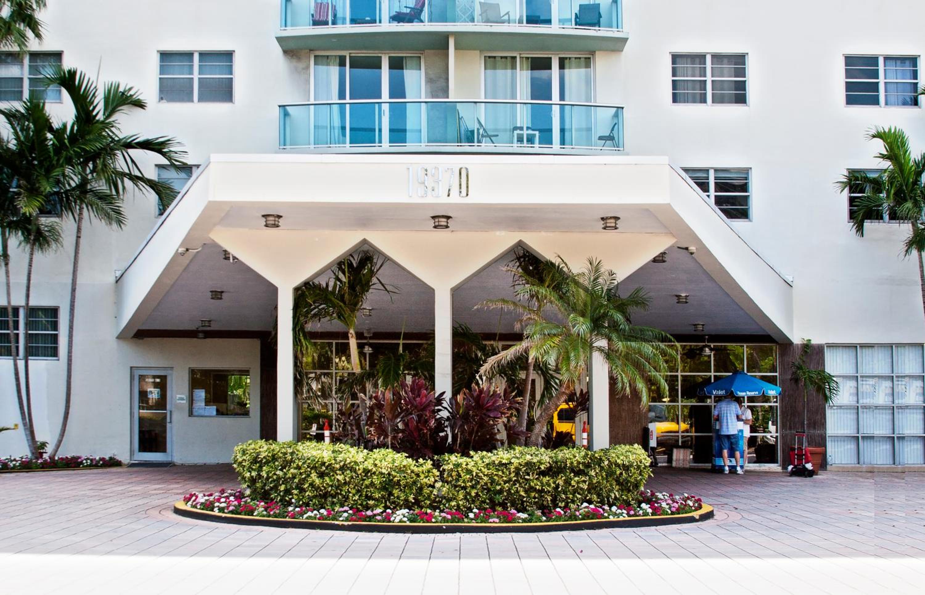 Ocean Reserve Luxury Condos Across from Sunny Isles Beach