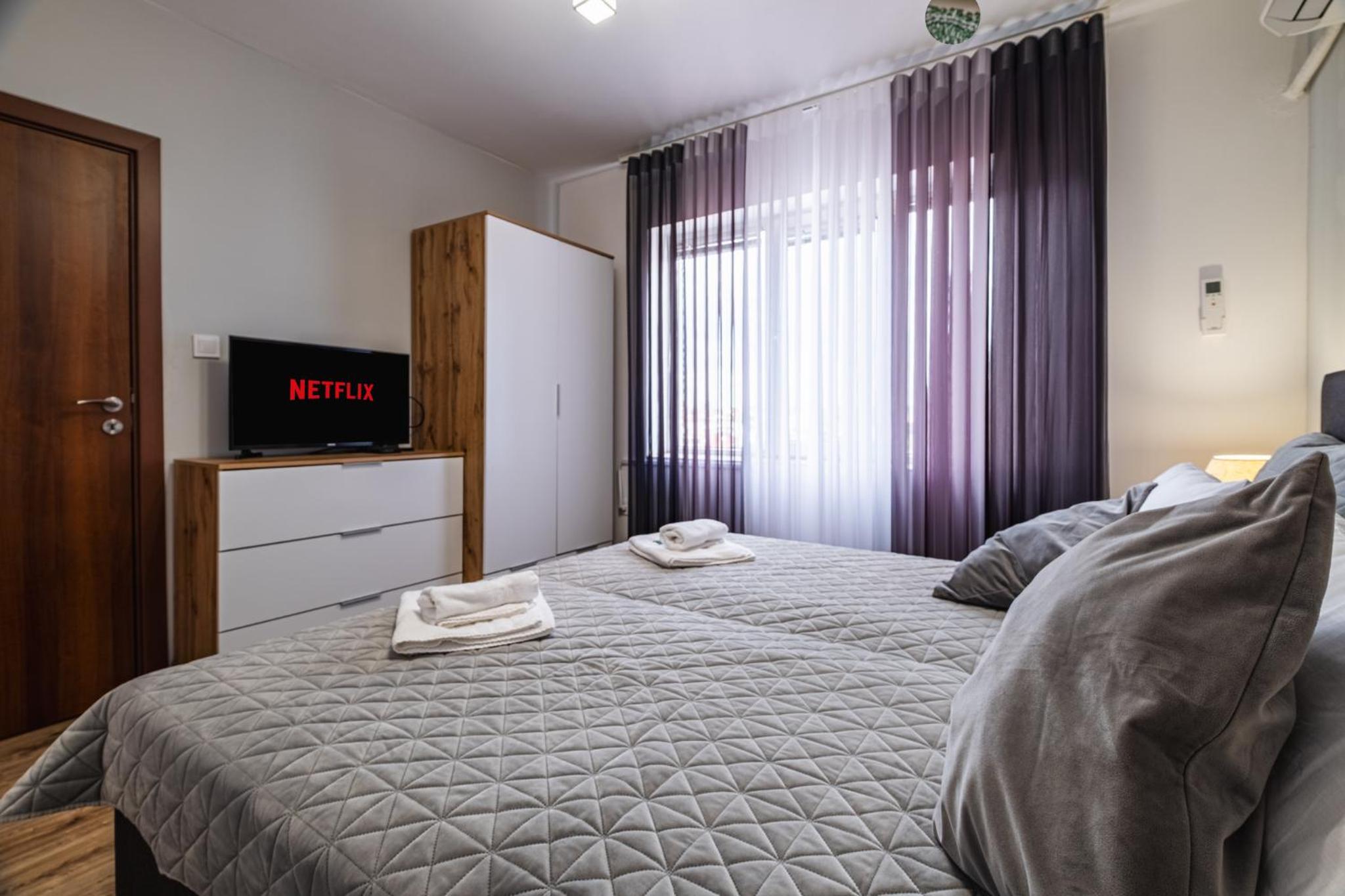 Luxury apartment with sea view,FREE parking!