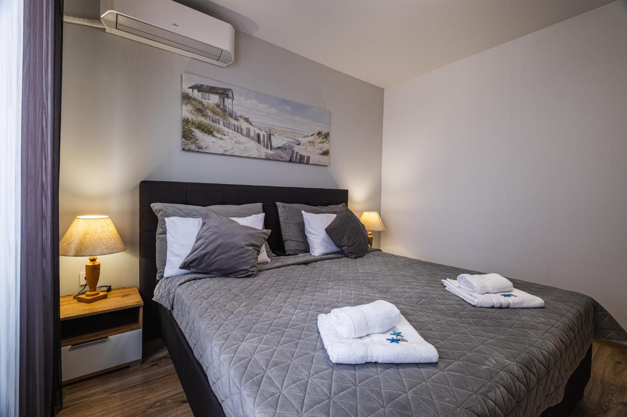 Luxury apartment with sea view,FREE parking!
