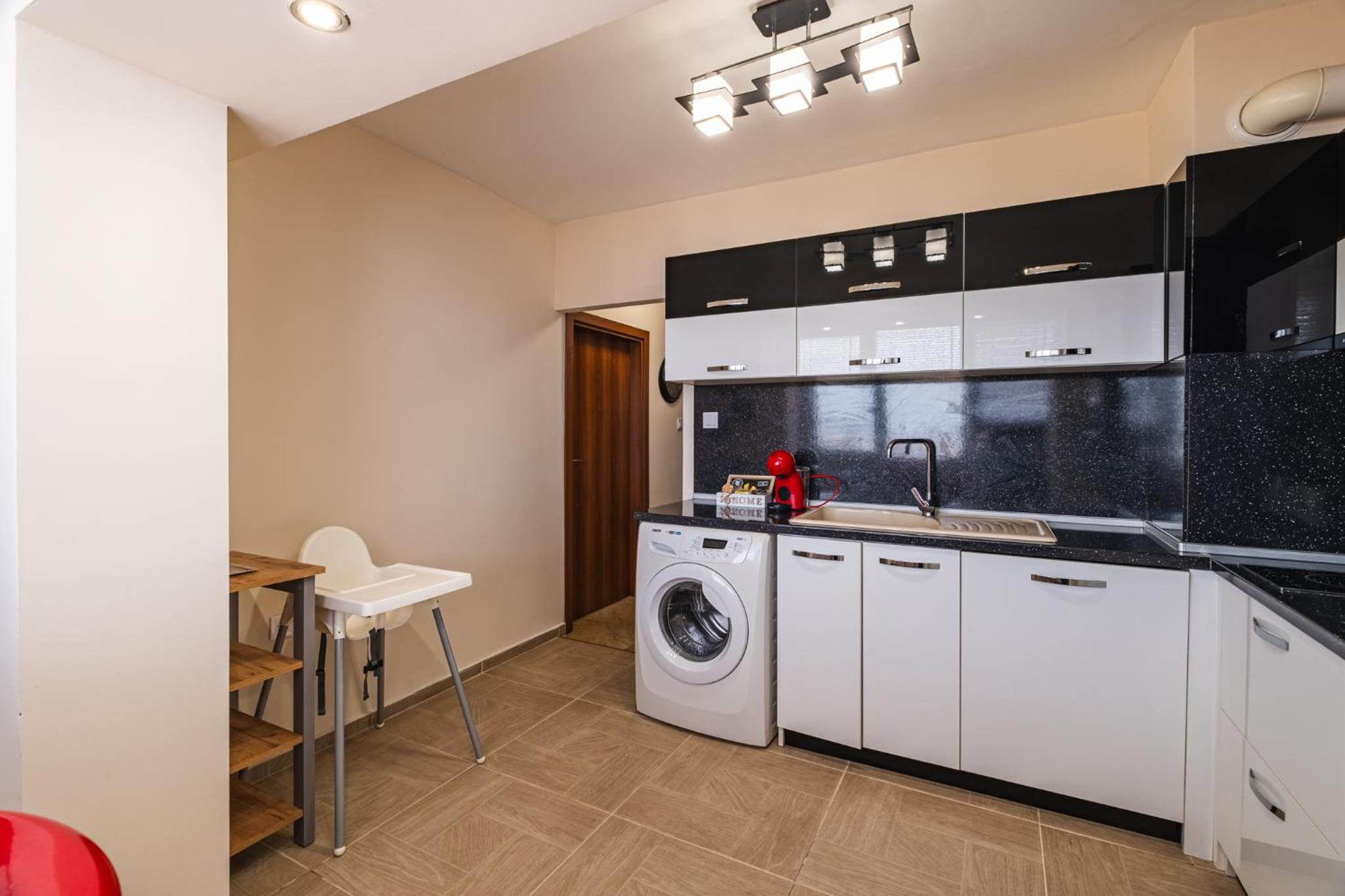 Luxury apartment with sea view,FREE parking!
