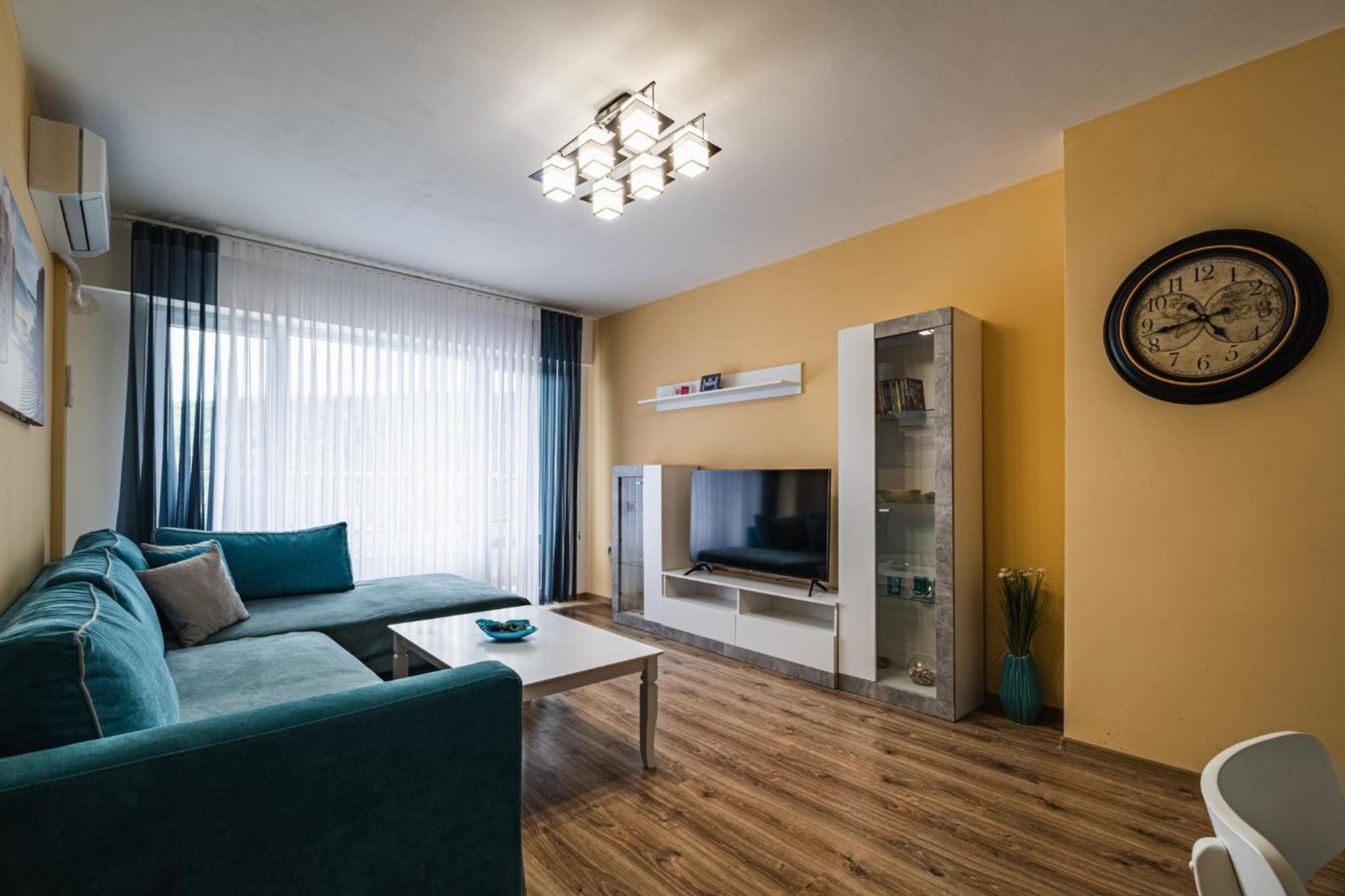 Luxury apartment with sea view,FREE parking!