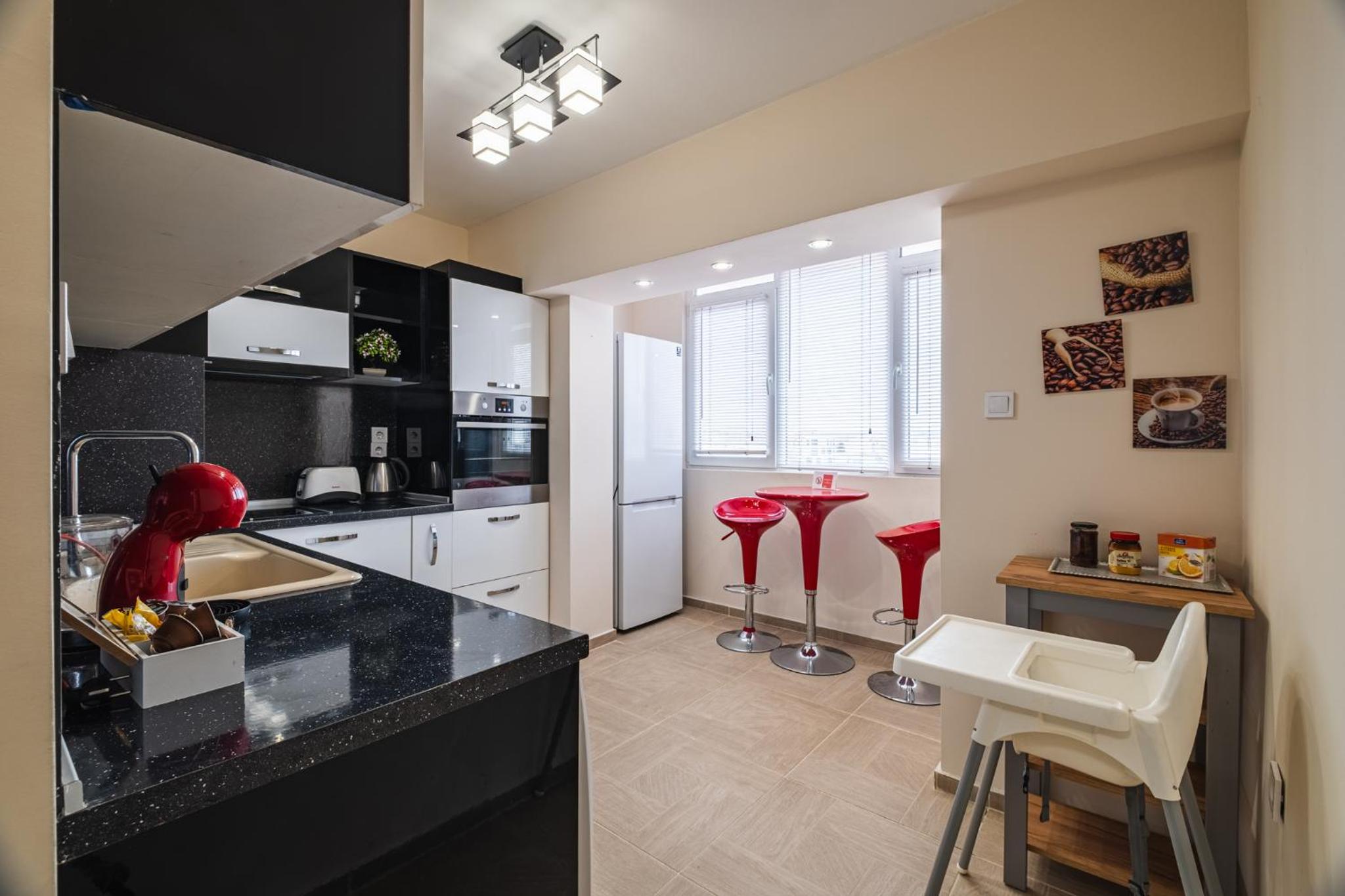 Luxury apartment with sea view,FREE parking!