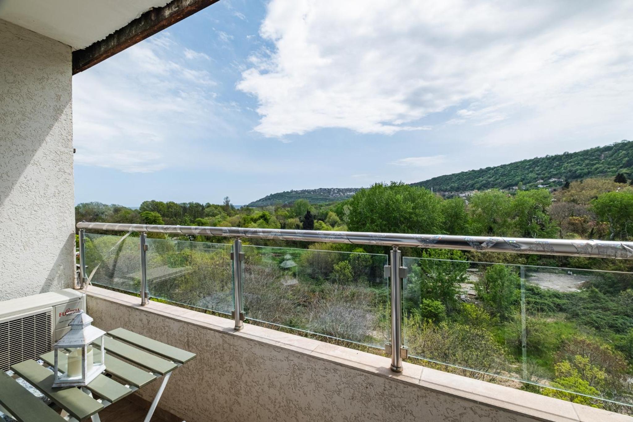 Luxury apartment with sea view,FREE parking!