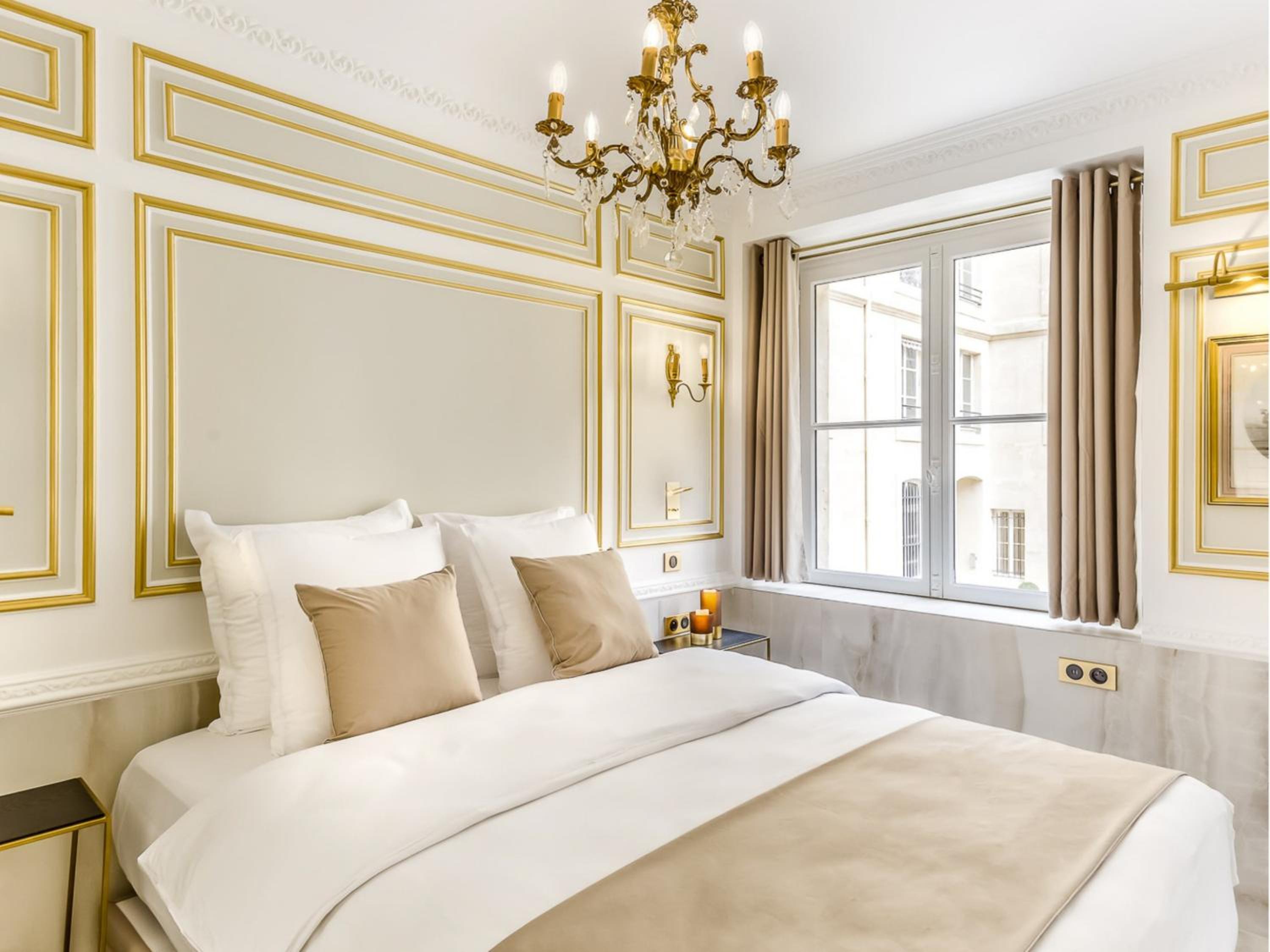 Merveil Signature Suite - Valois - Louvre view