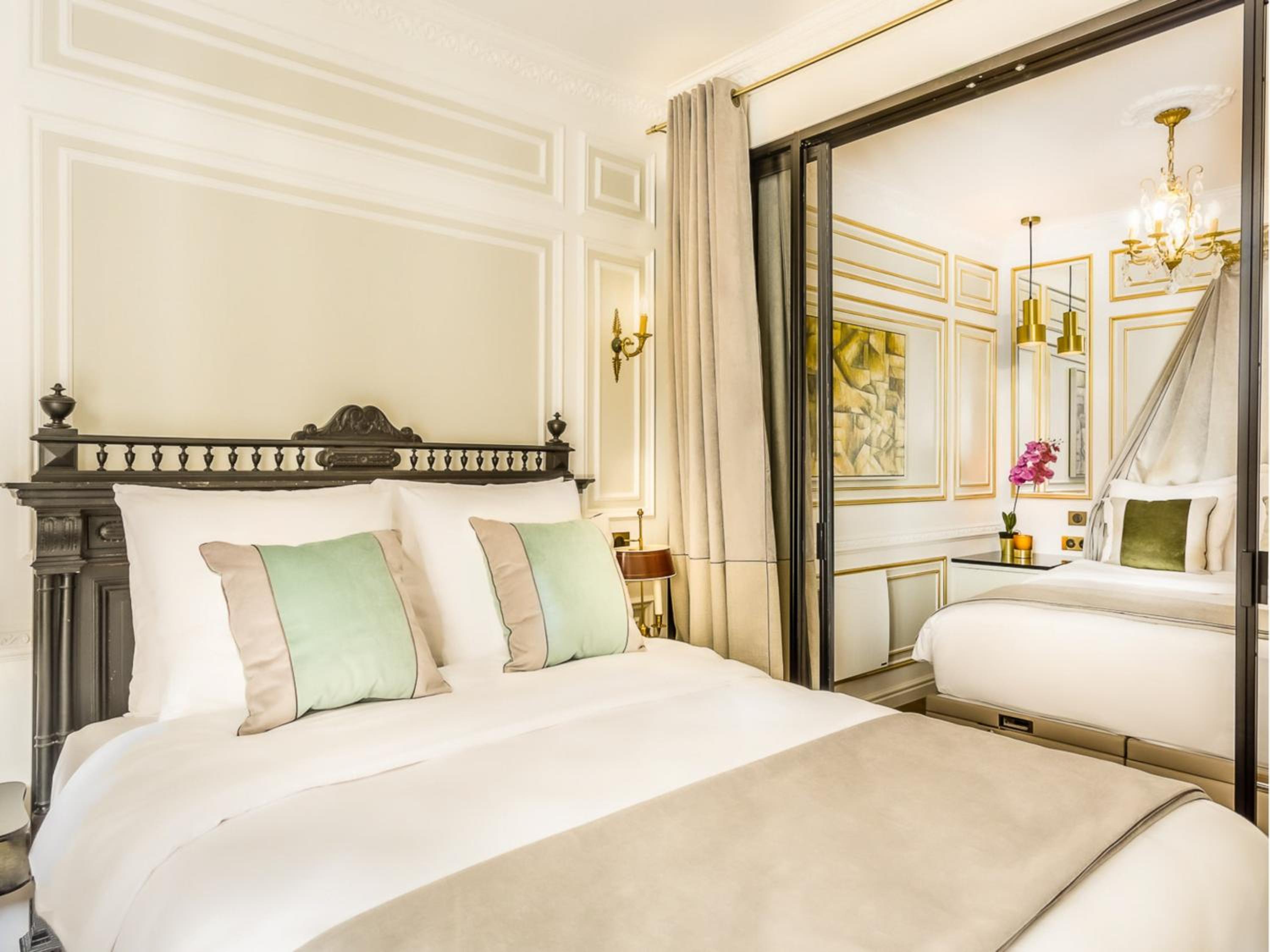 Merveil Signature Suite - Valois - Louvre view