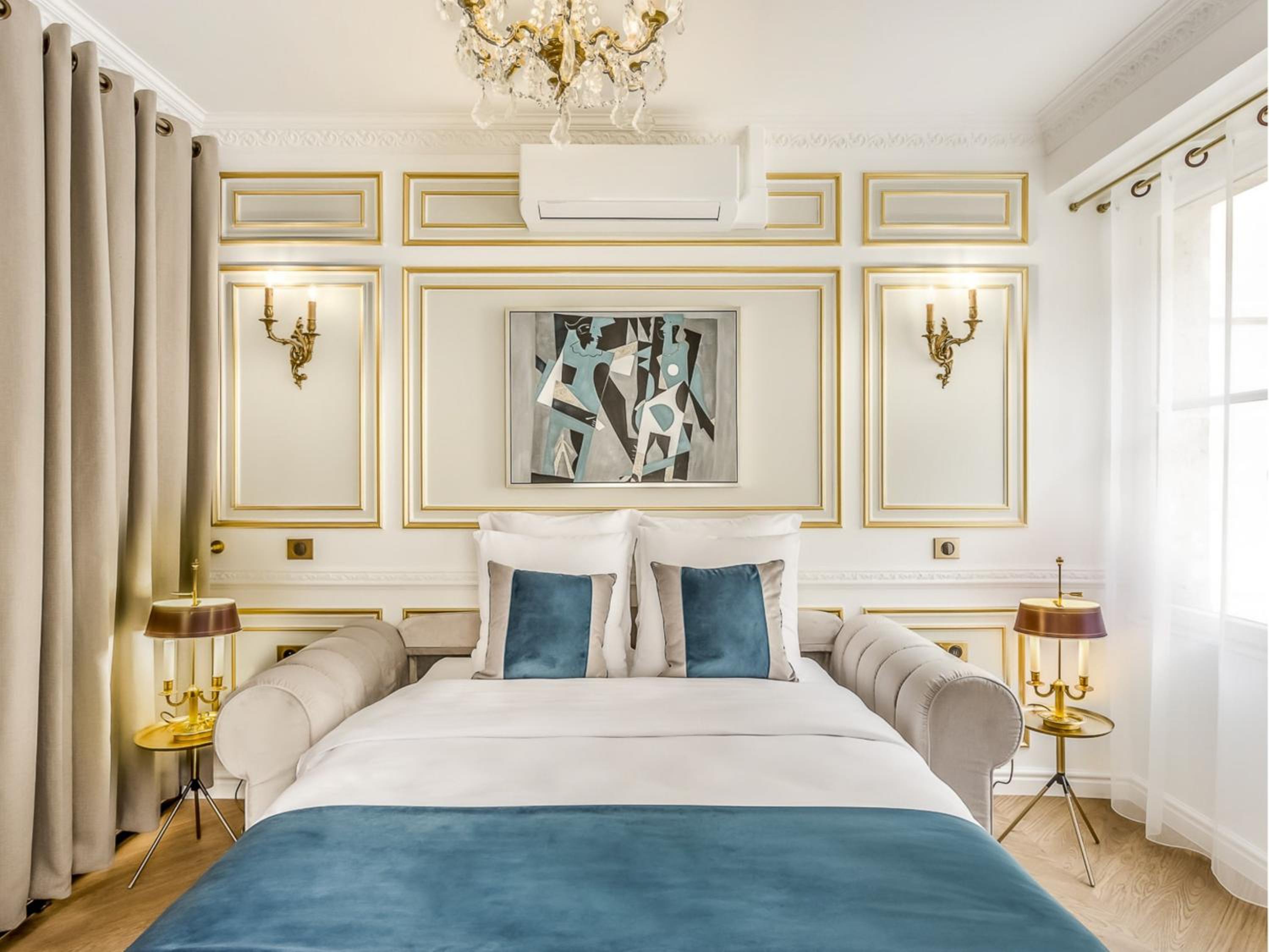Merveil Signature Suite - Valois - Louvre view