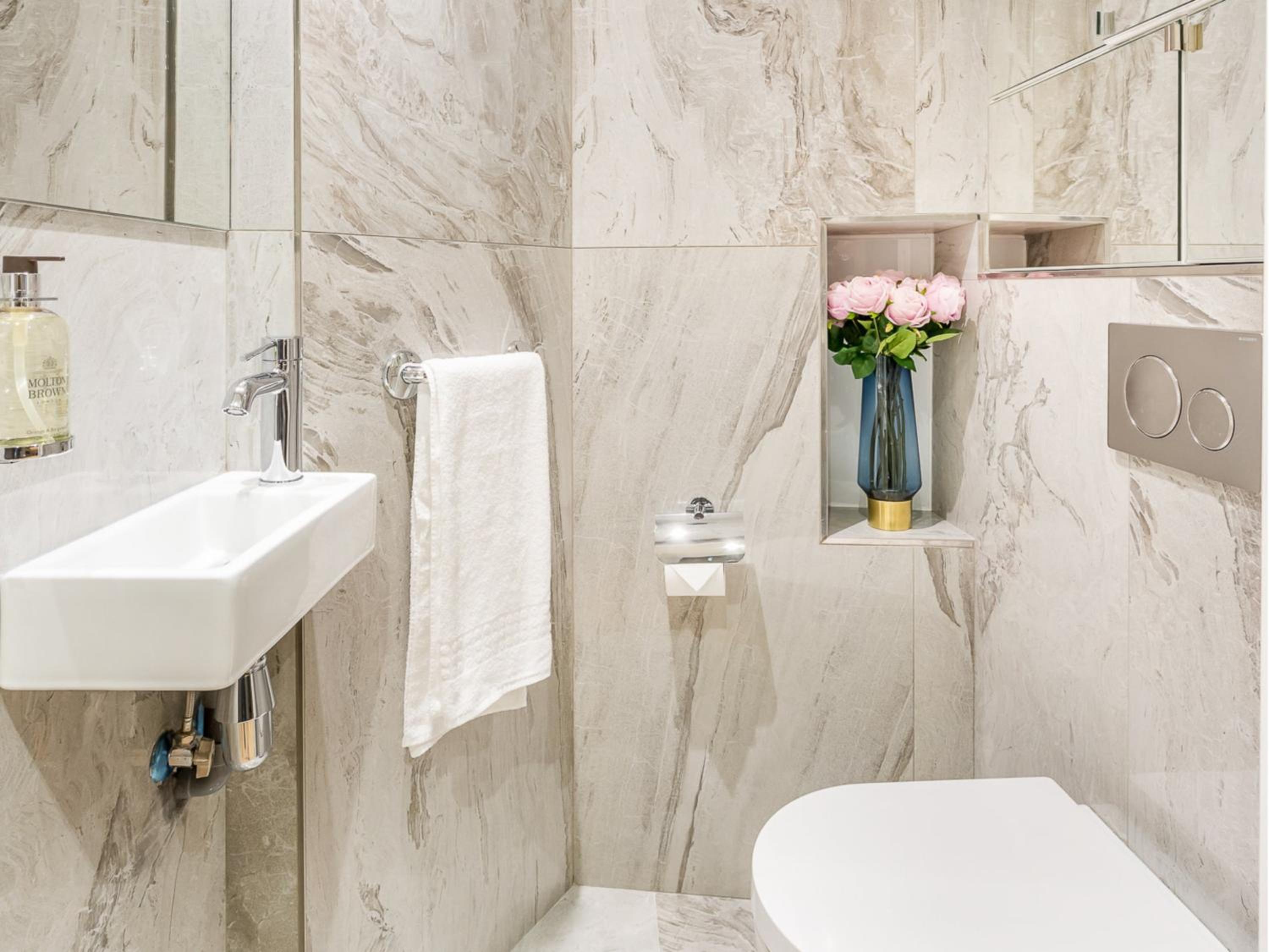 Merveil Signature Suite - Valois - Louvre view