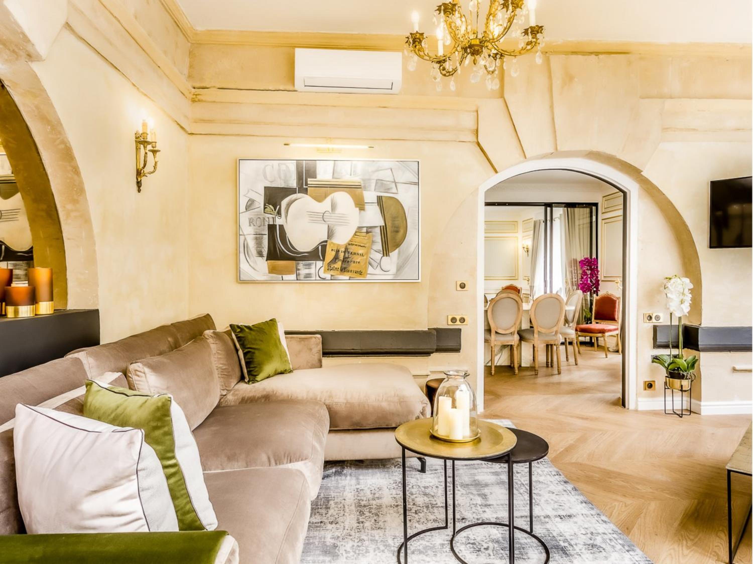Merveil Signature Suite - Valois - Louvre view