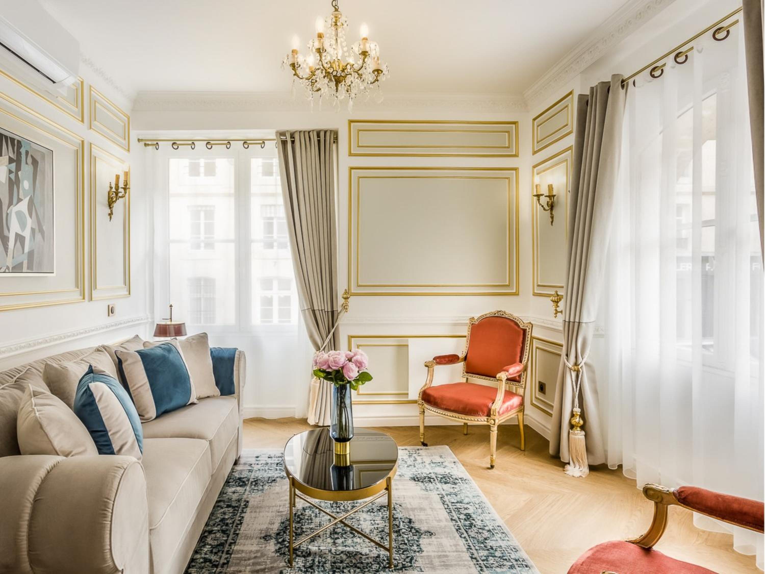 Merveil Signature Suite - Valois - Louvre view