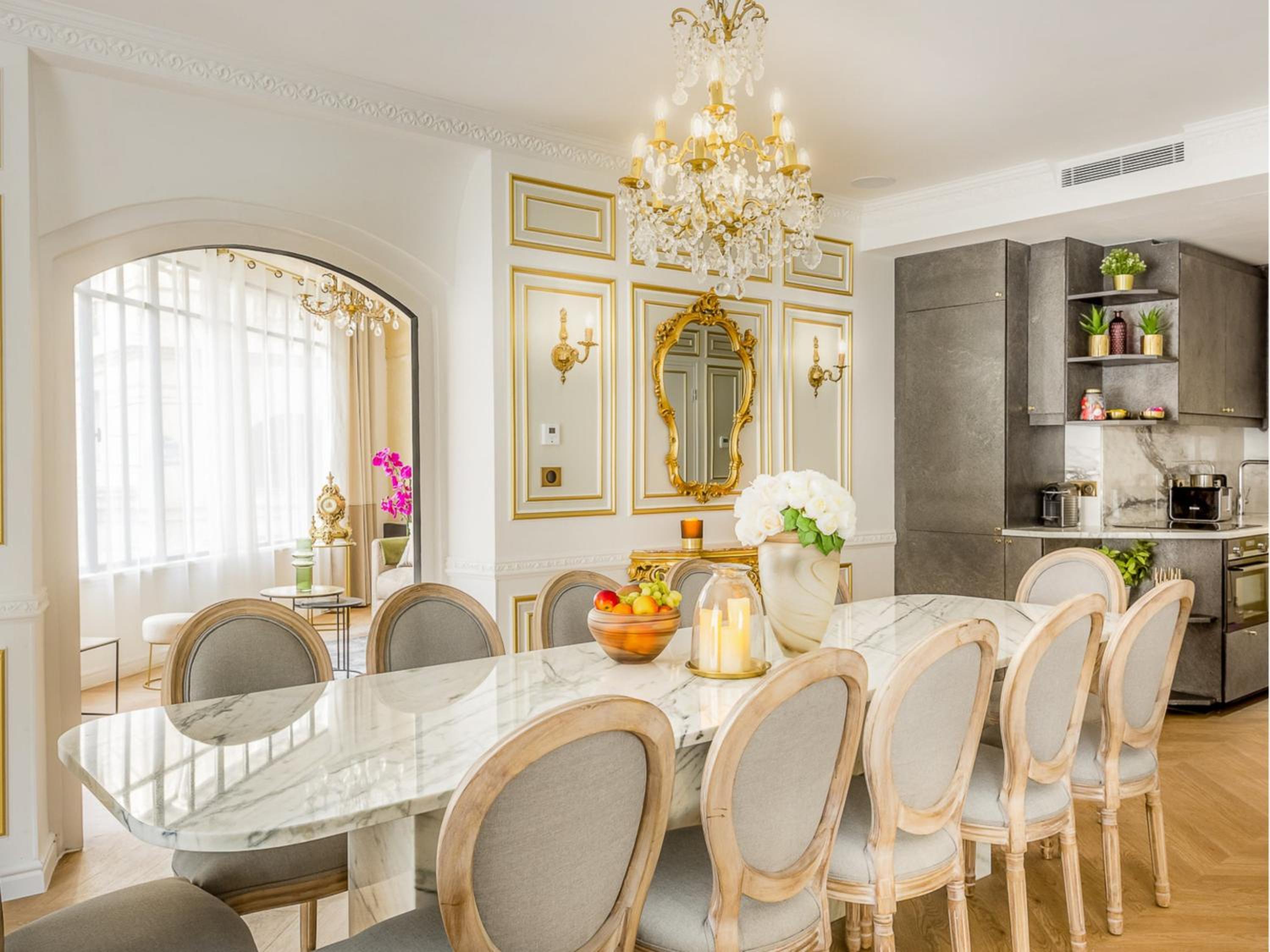 Merveil Signature Suite - Valois - Louvre view