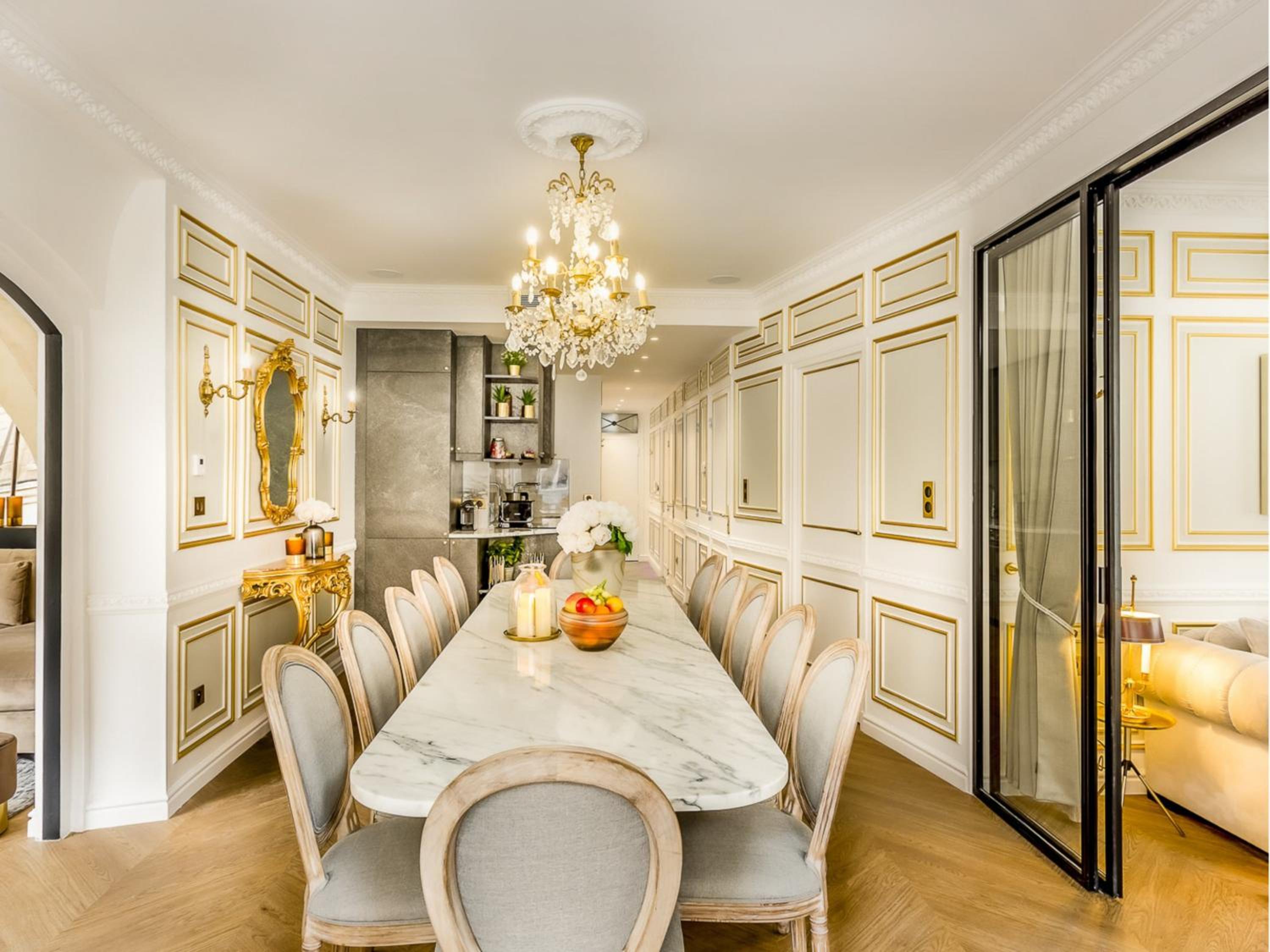 Merveil Signature Suite - Valois - Louvre view