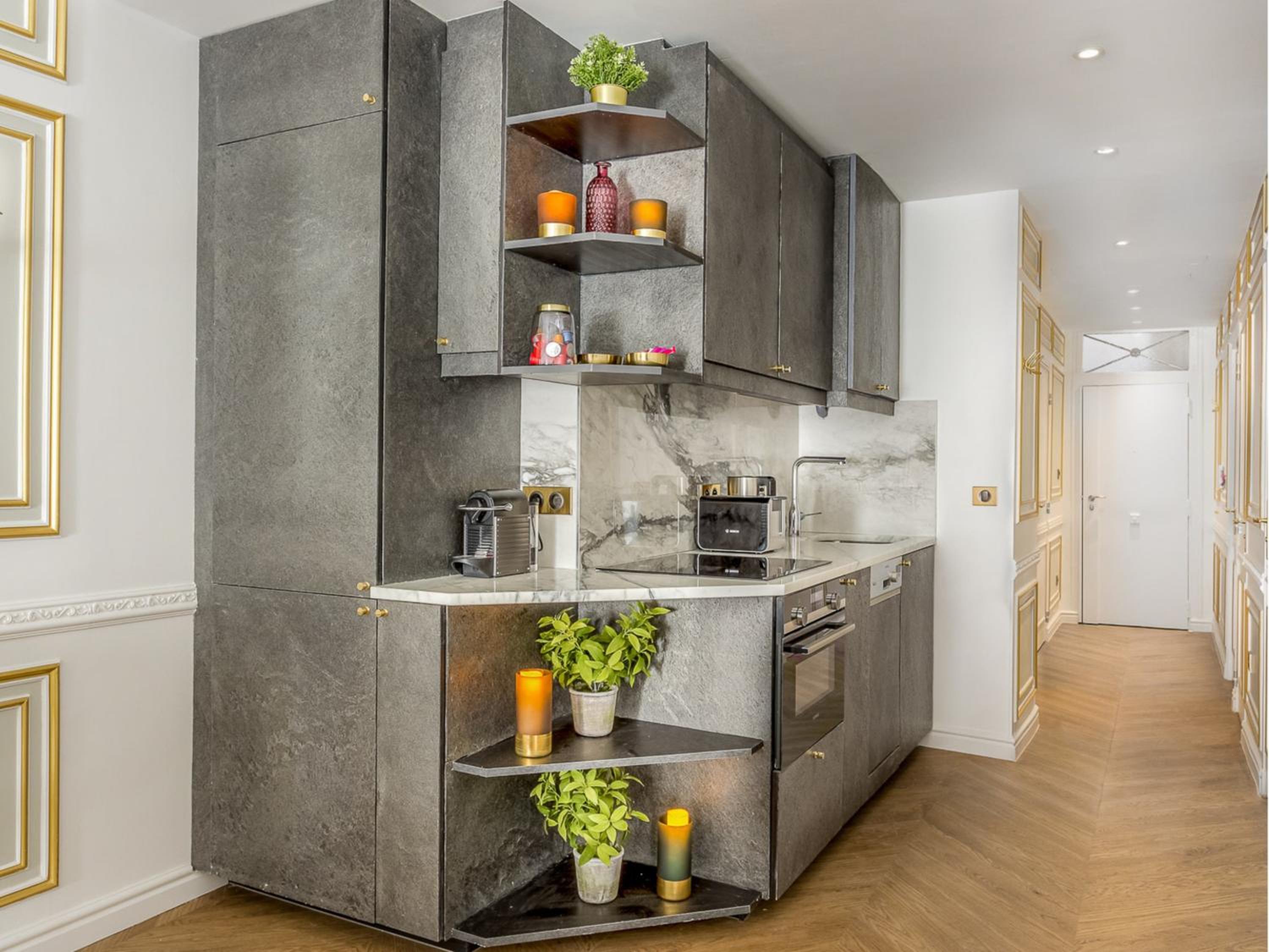 Merveil Signature Suite - Valois - Louvre view