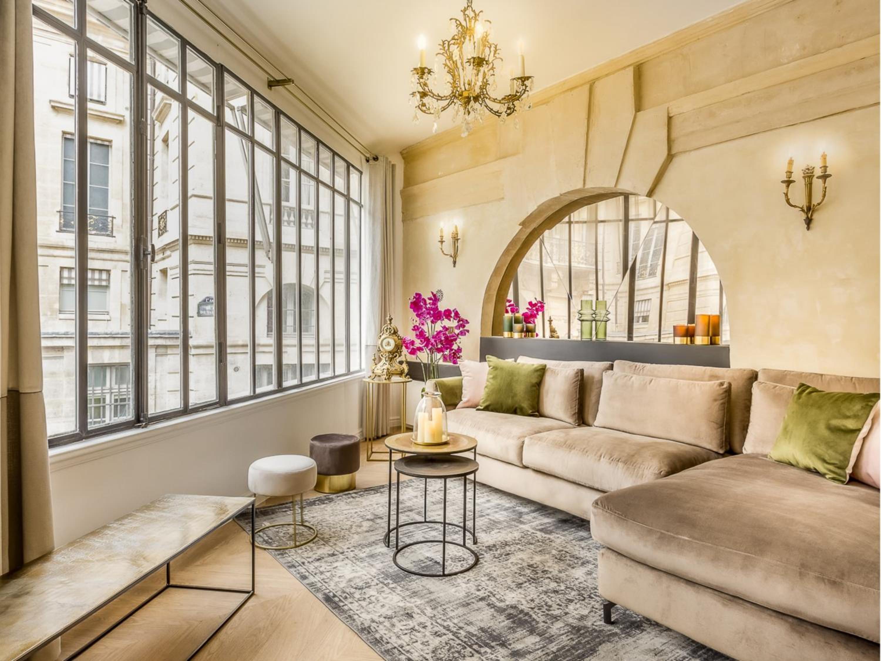 Merveil Signature Suite - Valois - Louvre view