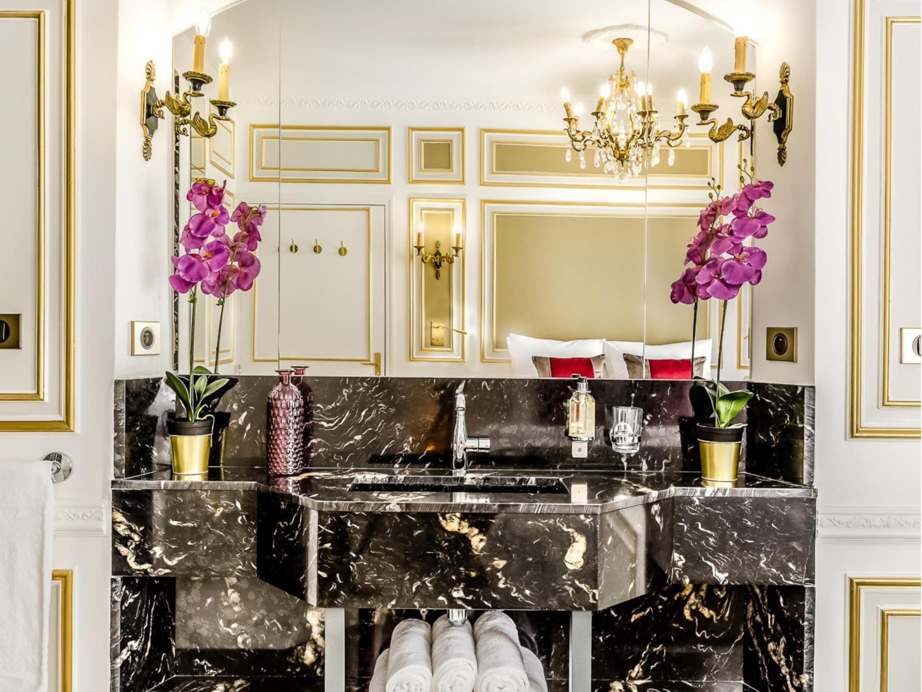 Merveil Signature Suite - Valois - Louvre view