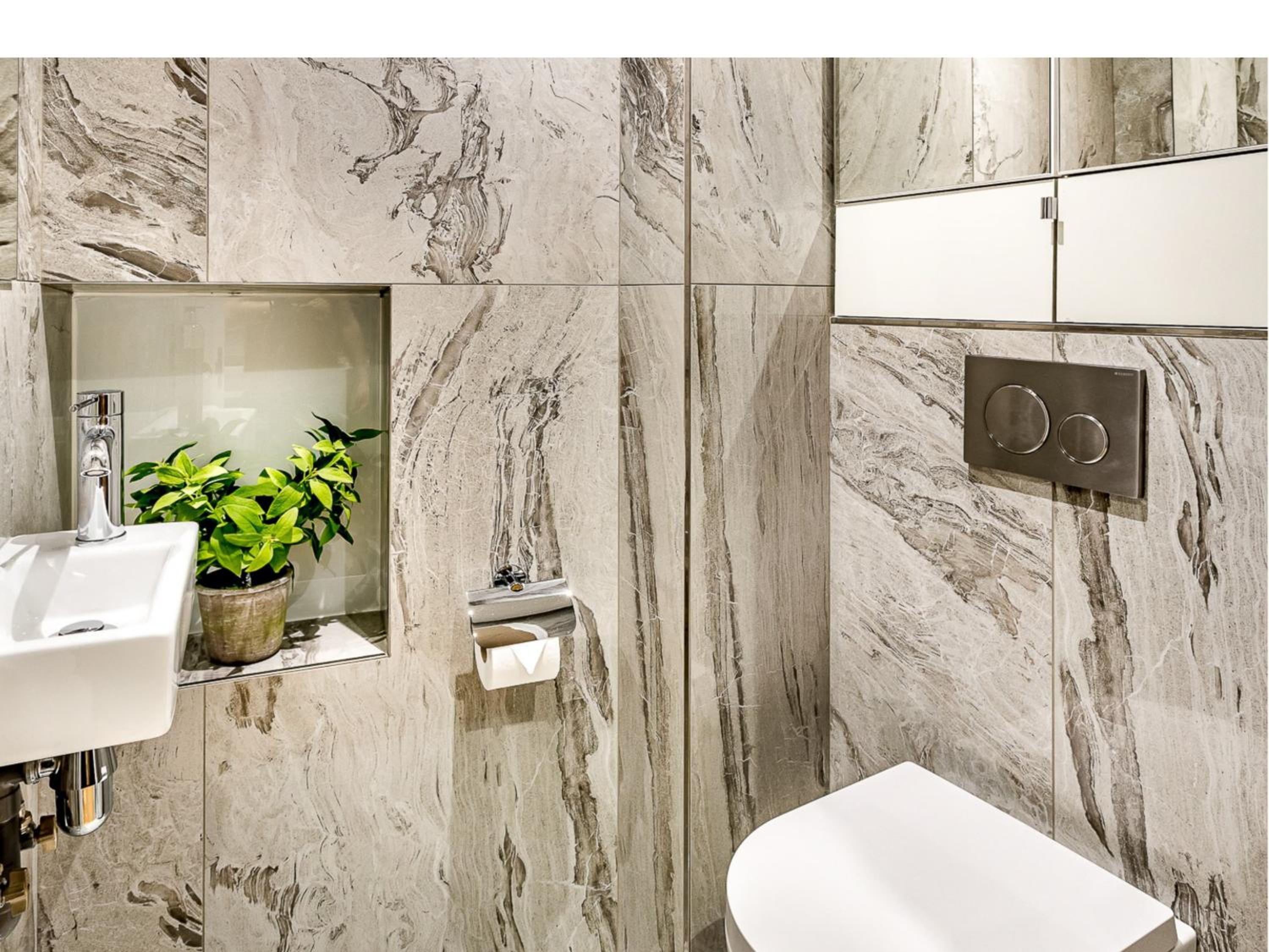 Merveil Signature Suite - Valois - Louvre view