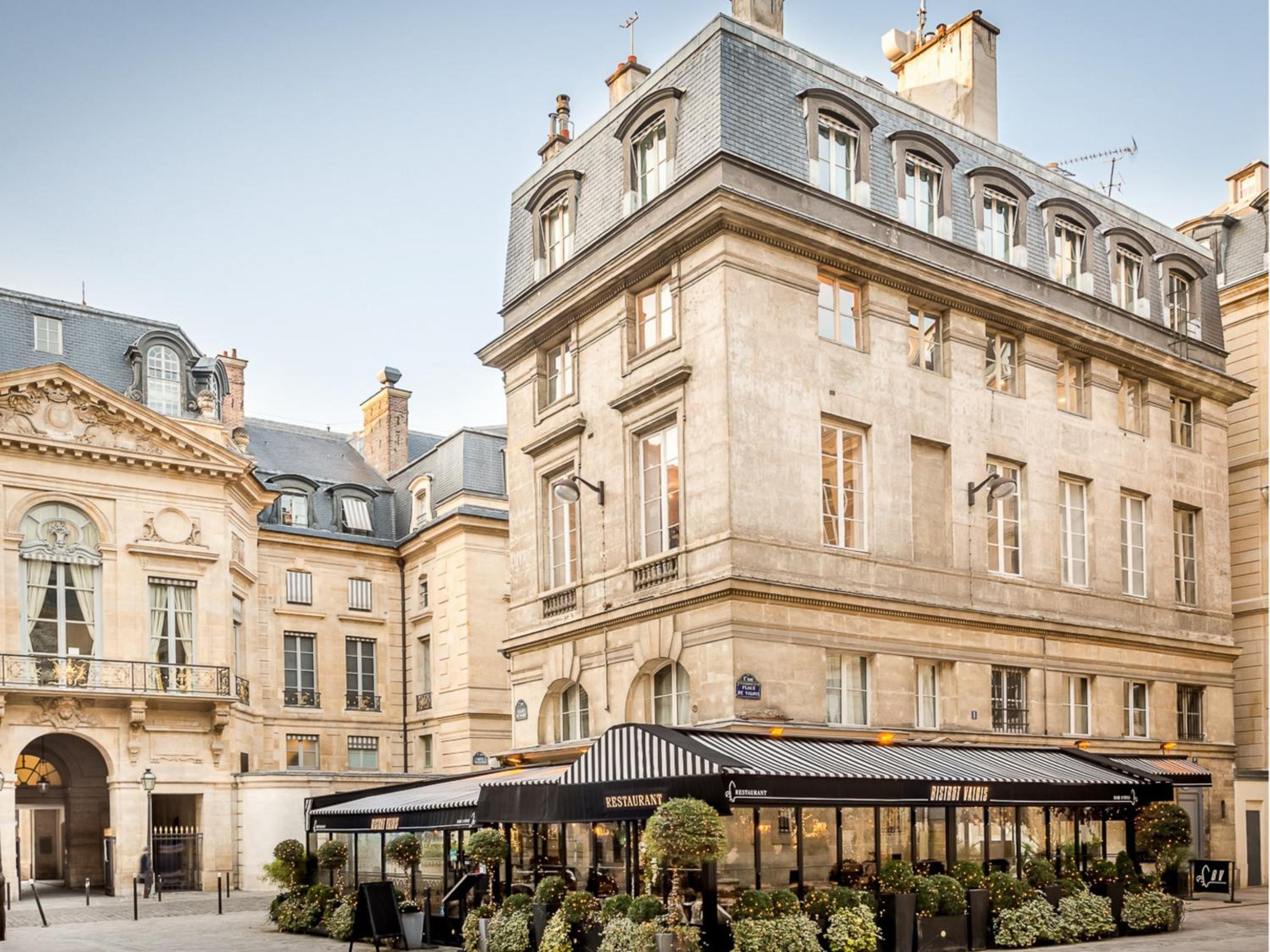 Merveil Signature Suite - Valois - Louvre view