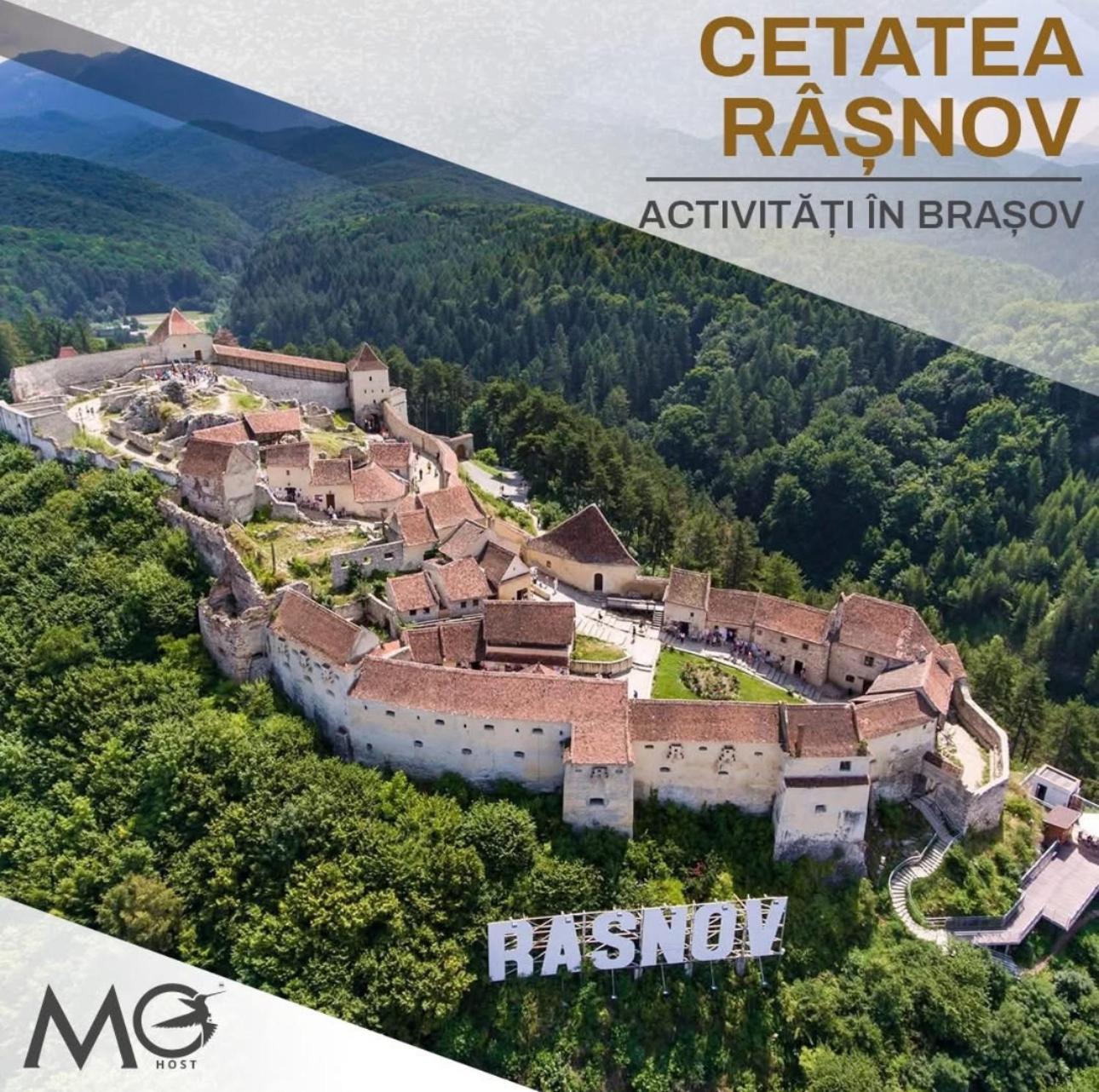 Spacious Holiday Apartment- Mountain View - Huge Balcony - Top Floor
