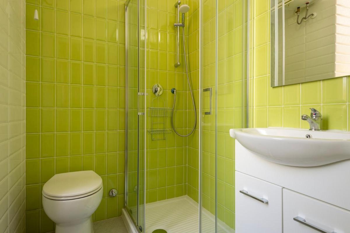 Funky 3BR Flat, Scenic Tram to Colosseum 7 Stops