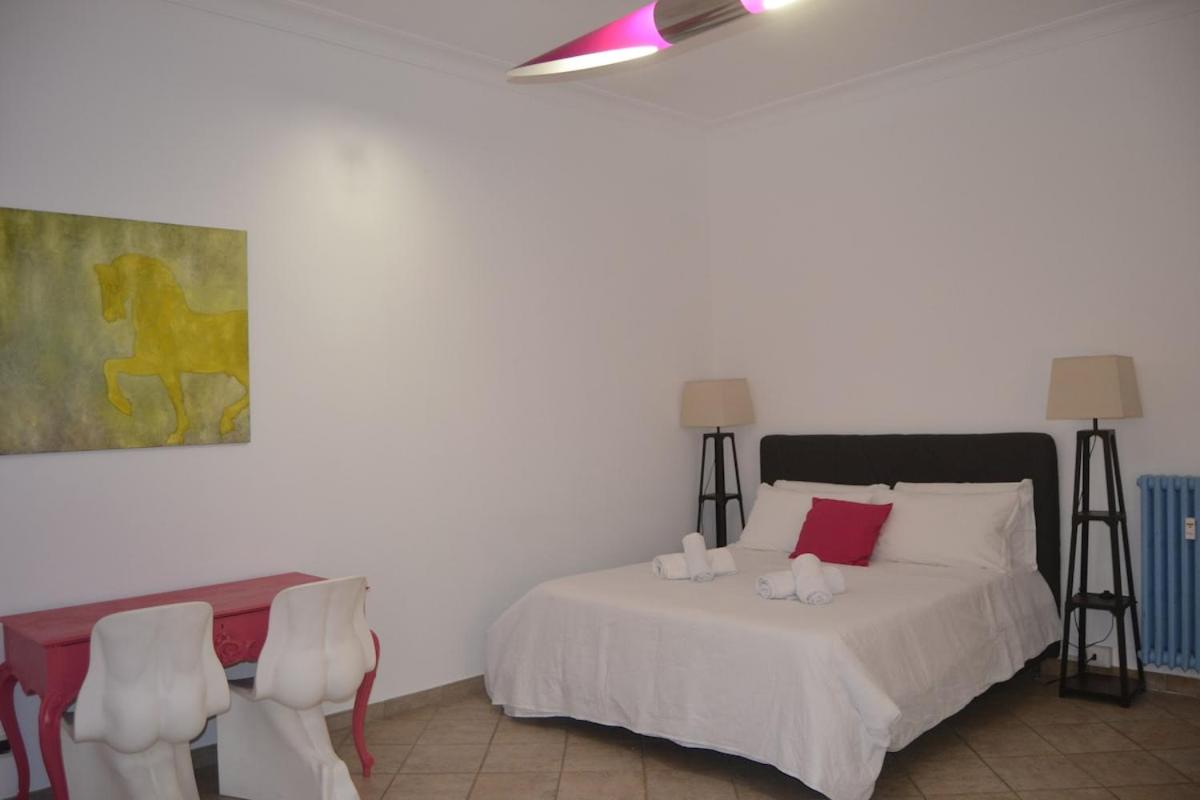 Funky 3BR Flat, Scenic Tram to Colosseum 7 Stops