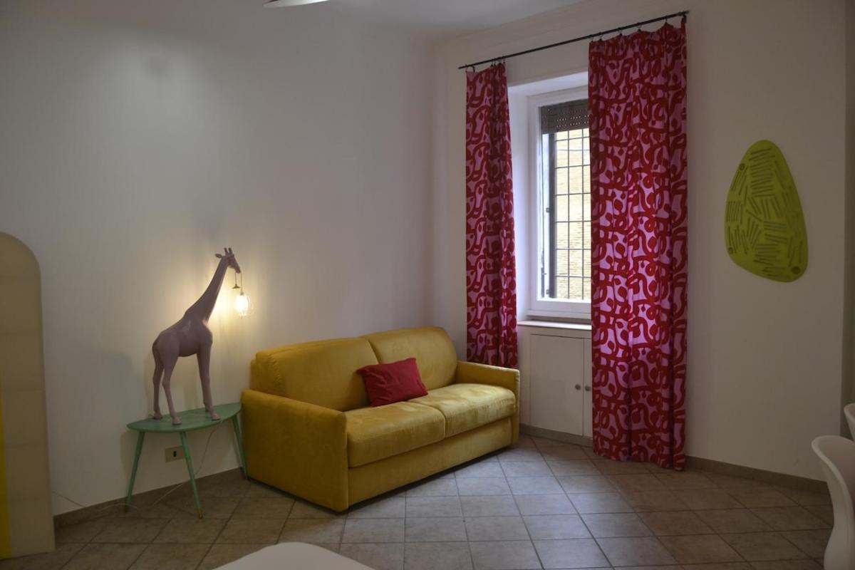 Funky 3BR Flat, Scenic Tram to Colosseum 7 Stops