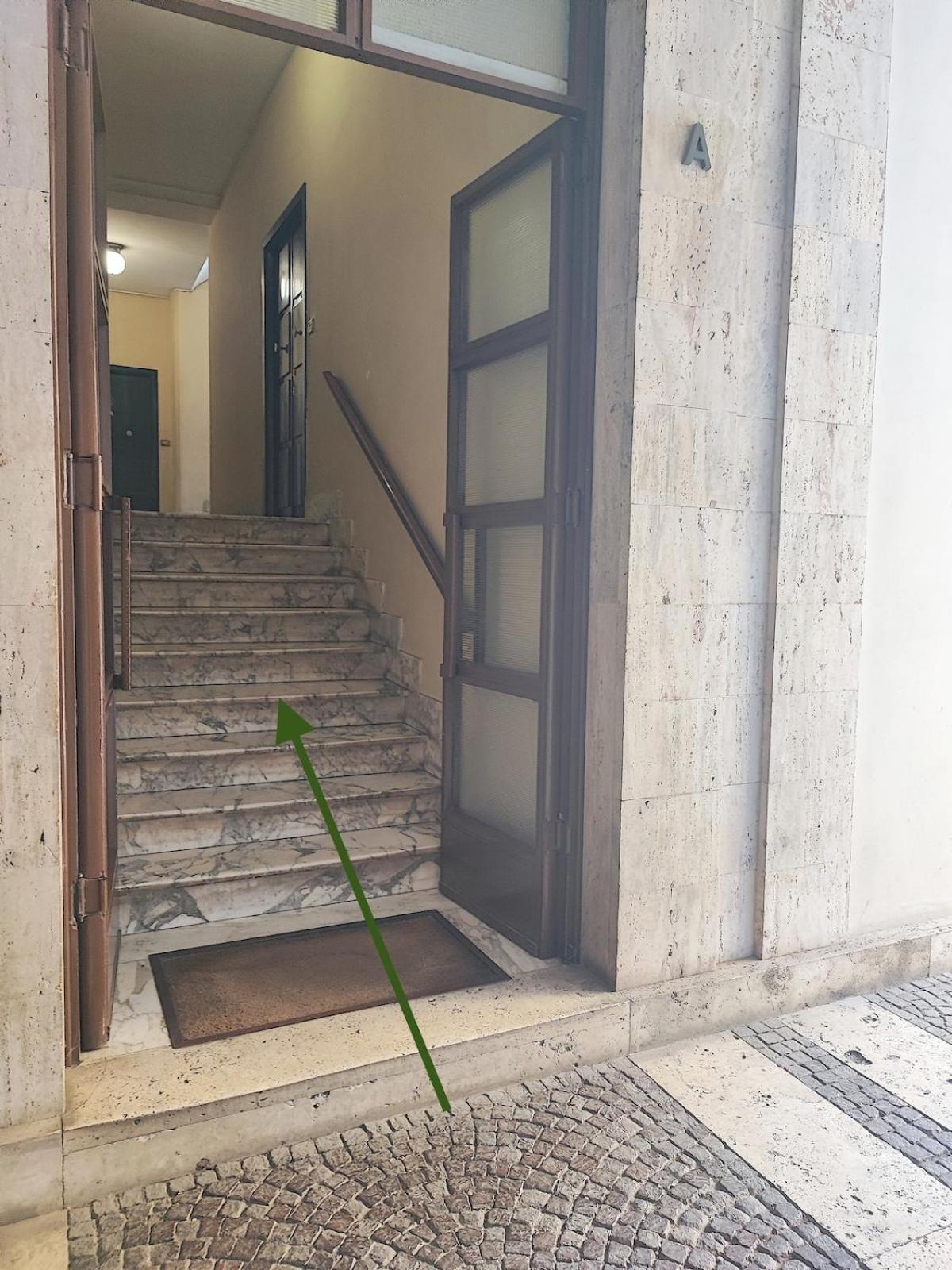 Funky 3BR Flat, Scenic Tram to Colosseum 7 Stops