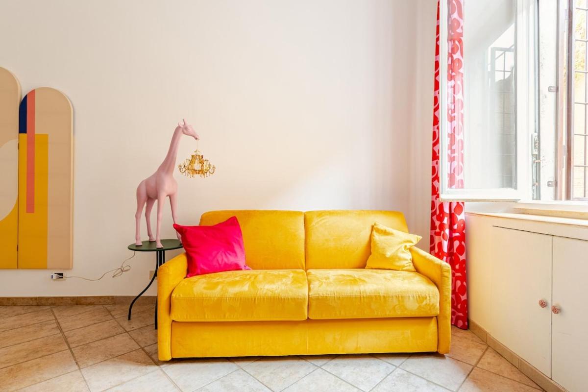 Funky 3BR Flat, Scenic Tram to Colosseum 7 Stops