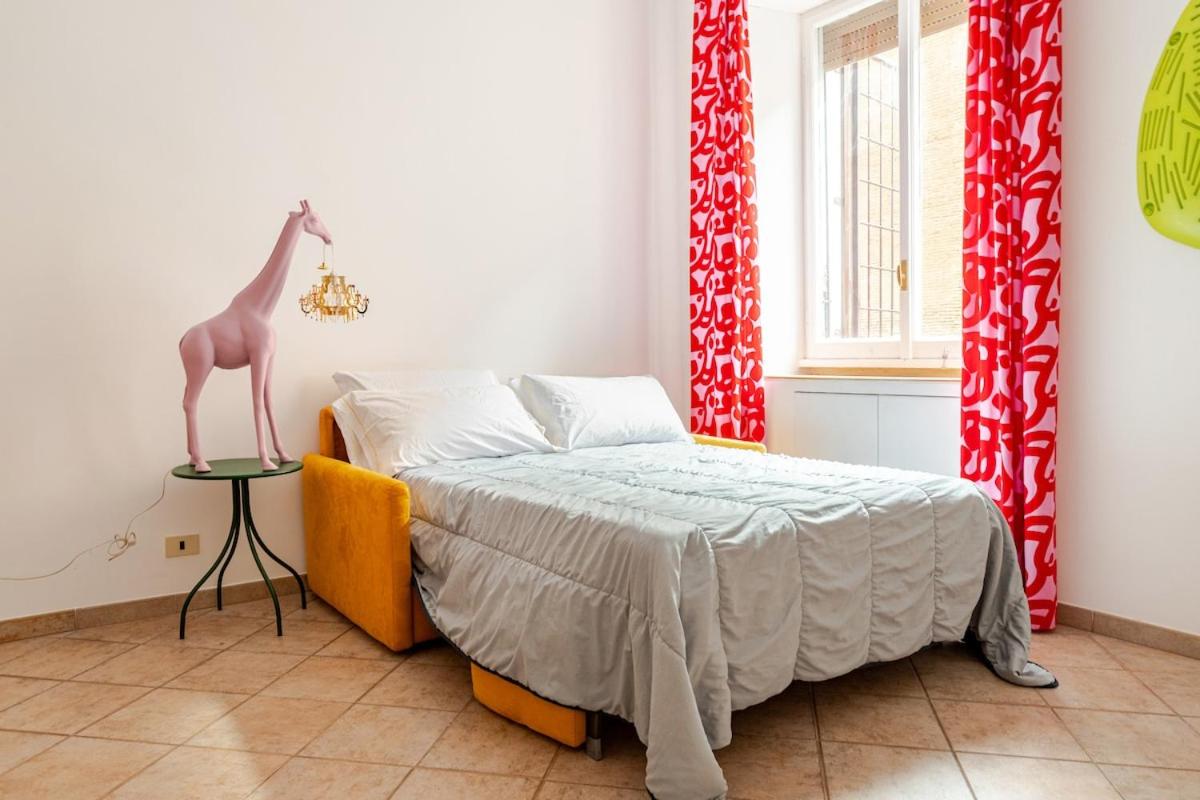 Funky 3BR Flat, Scenic Tram to Colosseum 7 Stops