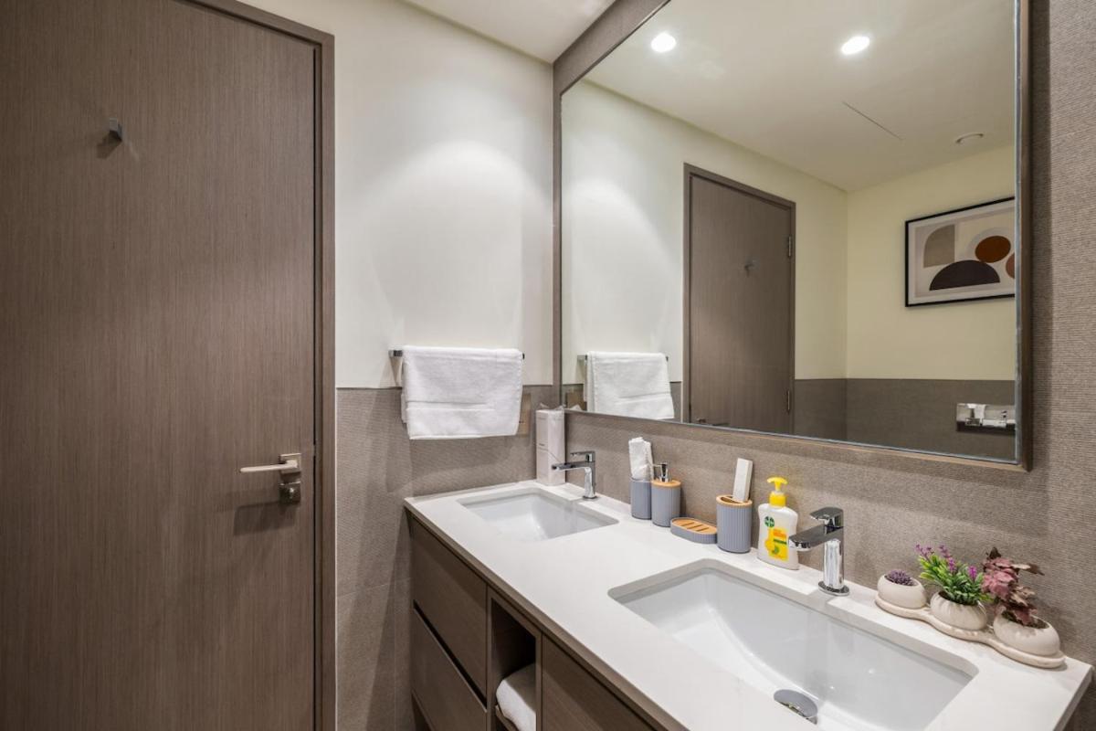 Grande 2BR Apartment with Burj Khalifa & Fountain Views