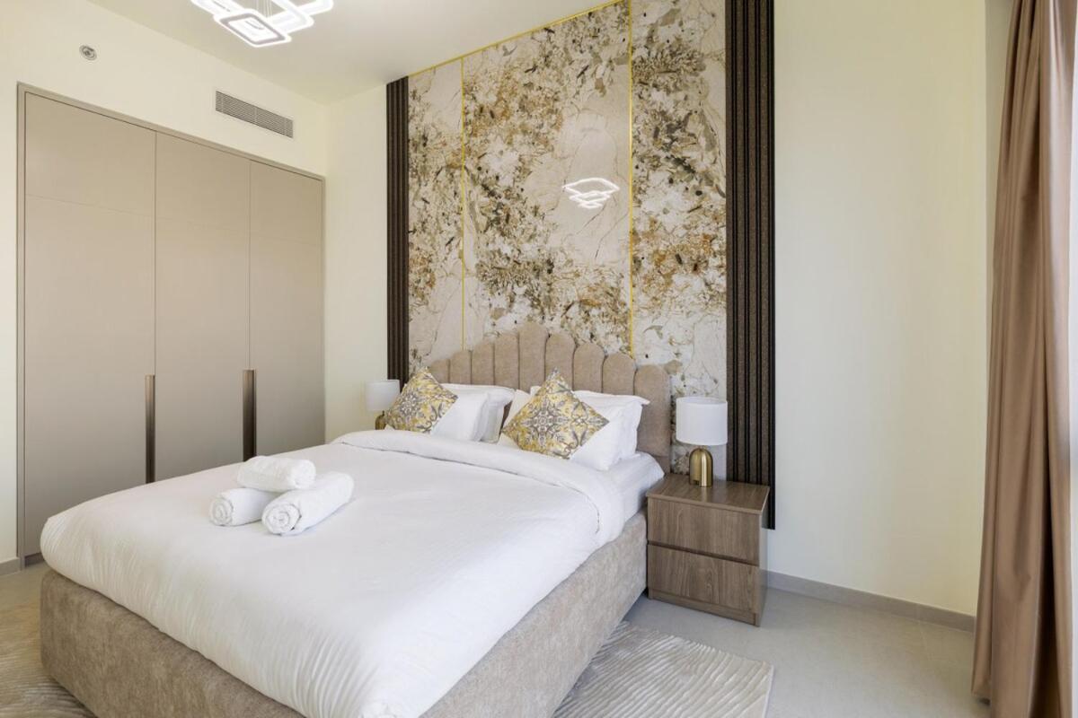 Grande 2BR Apartment with Burj Khalifa & Fountain Views