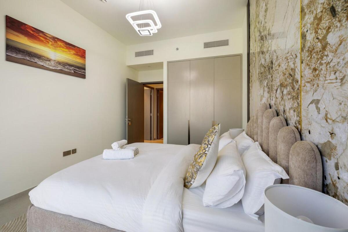 Grande 2BR Apartment with Burj Khalifa & Fountain Views