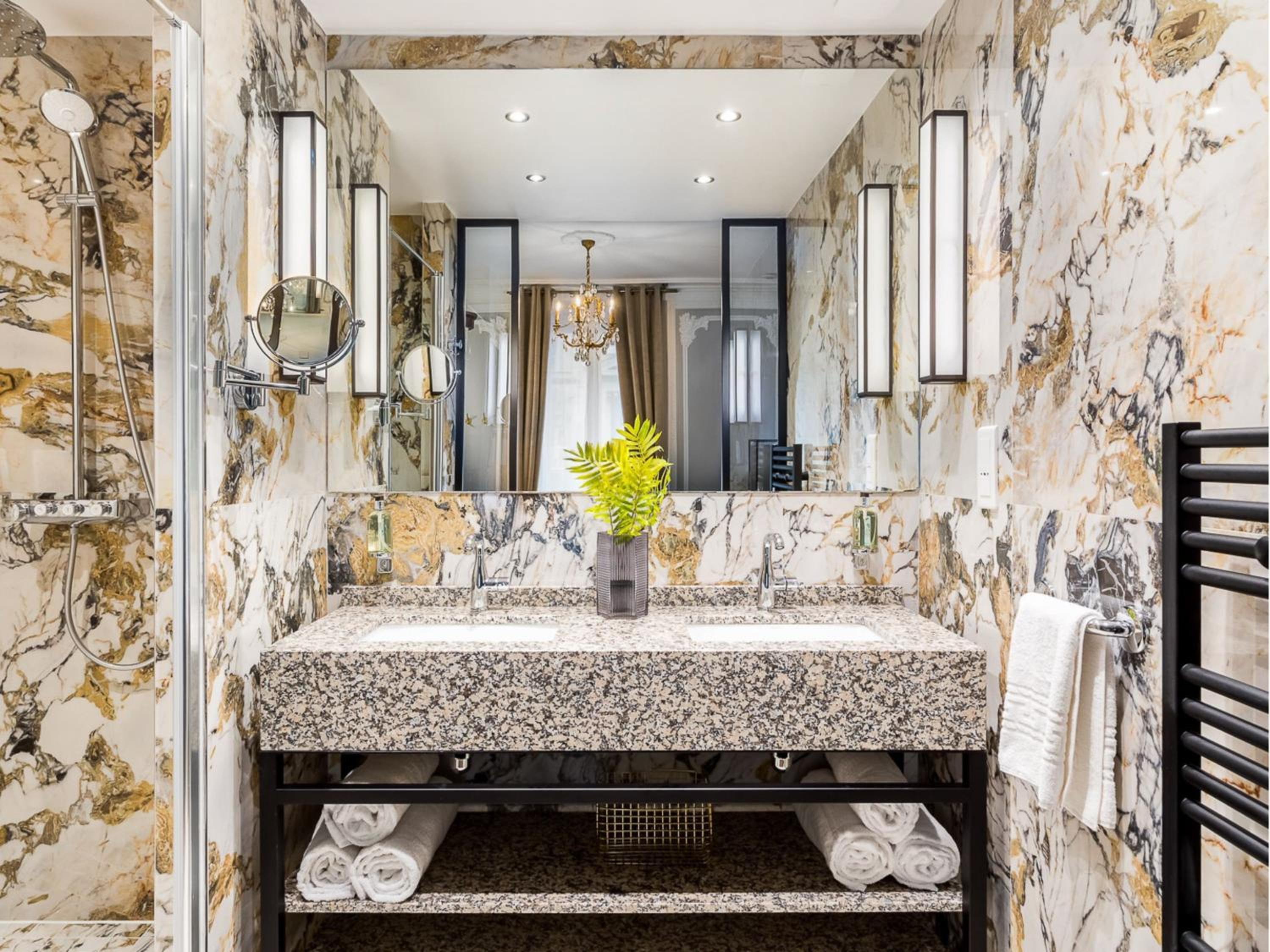 Merveil - Signature Suite - Louvre - Victoria