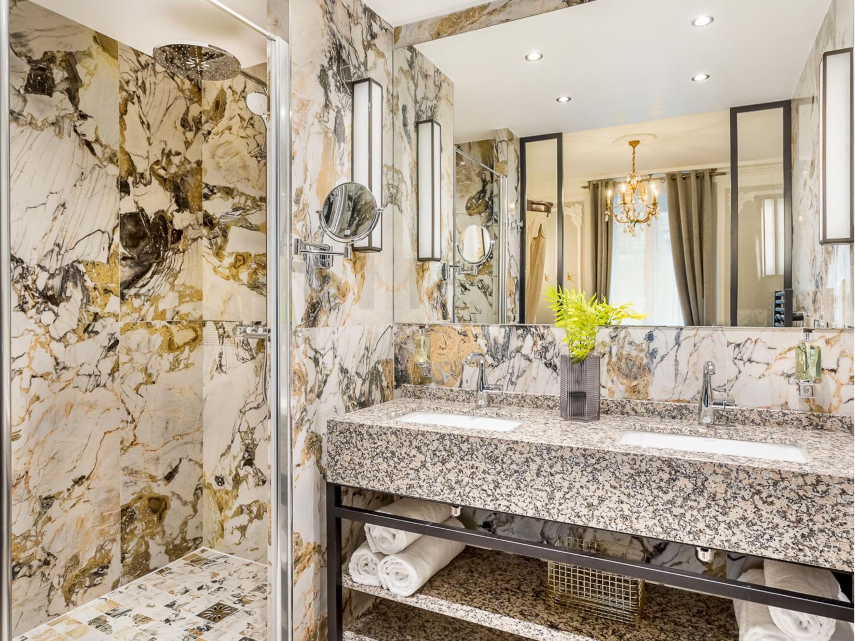 Merveil - Signature Suite - Louvre - Victoria