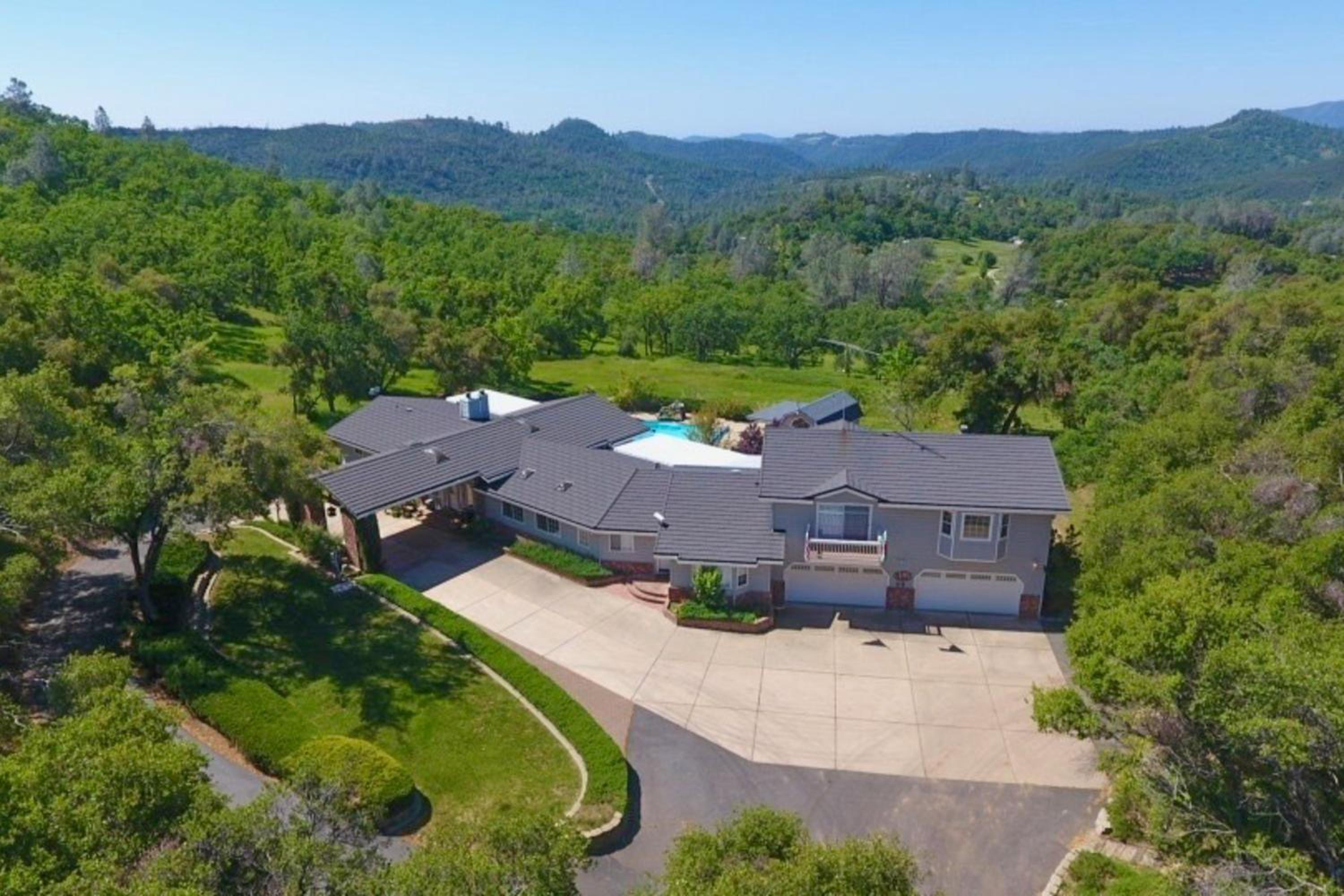 5BR Estate On Acreage with Private Pool, Near Hiking