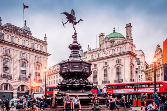 Piccadilly St James Mayfair in heart of London COV17