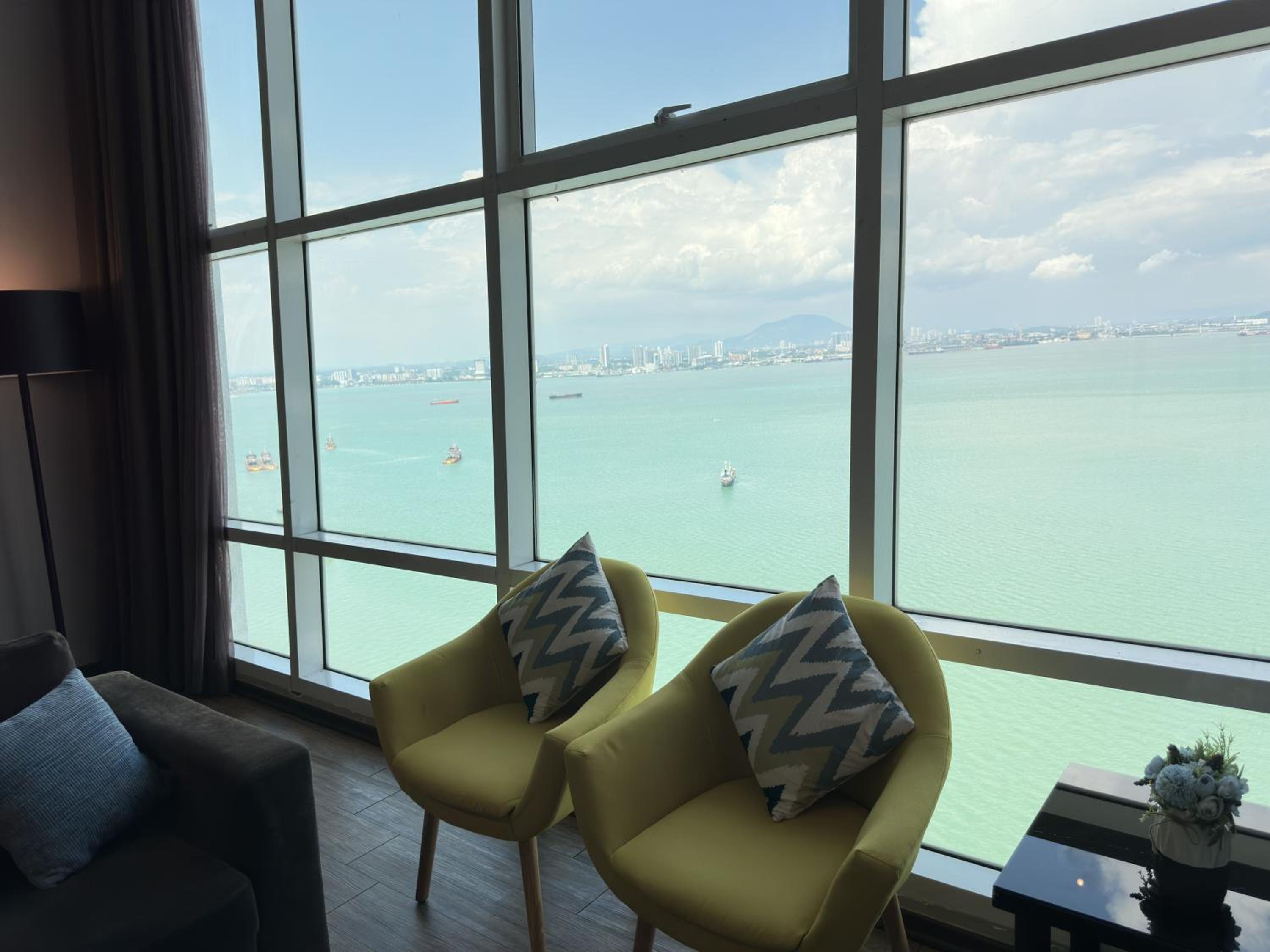 Seaview 2BR Duplex at Maritime Georgetown with Pool & Gym 73A