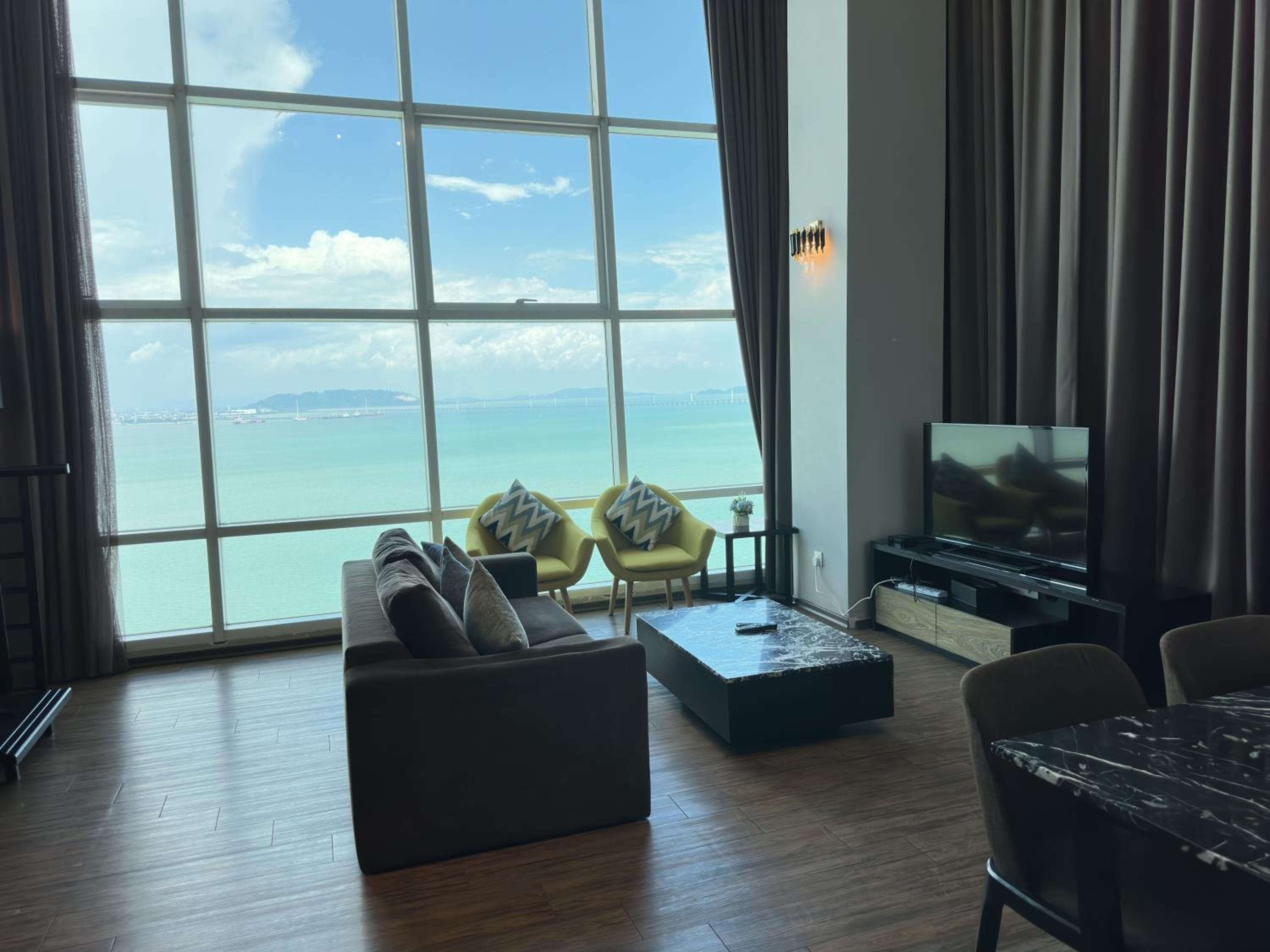 Seaview 2BR Duplex at Maritime Georgetown with Pool & Gym 73A