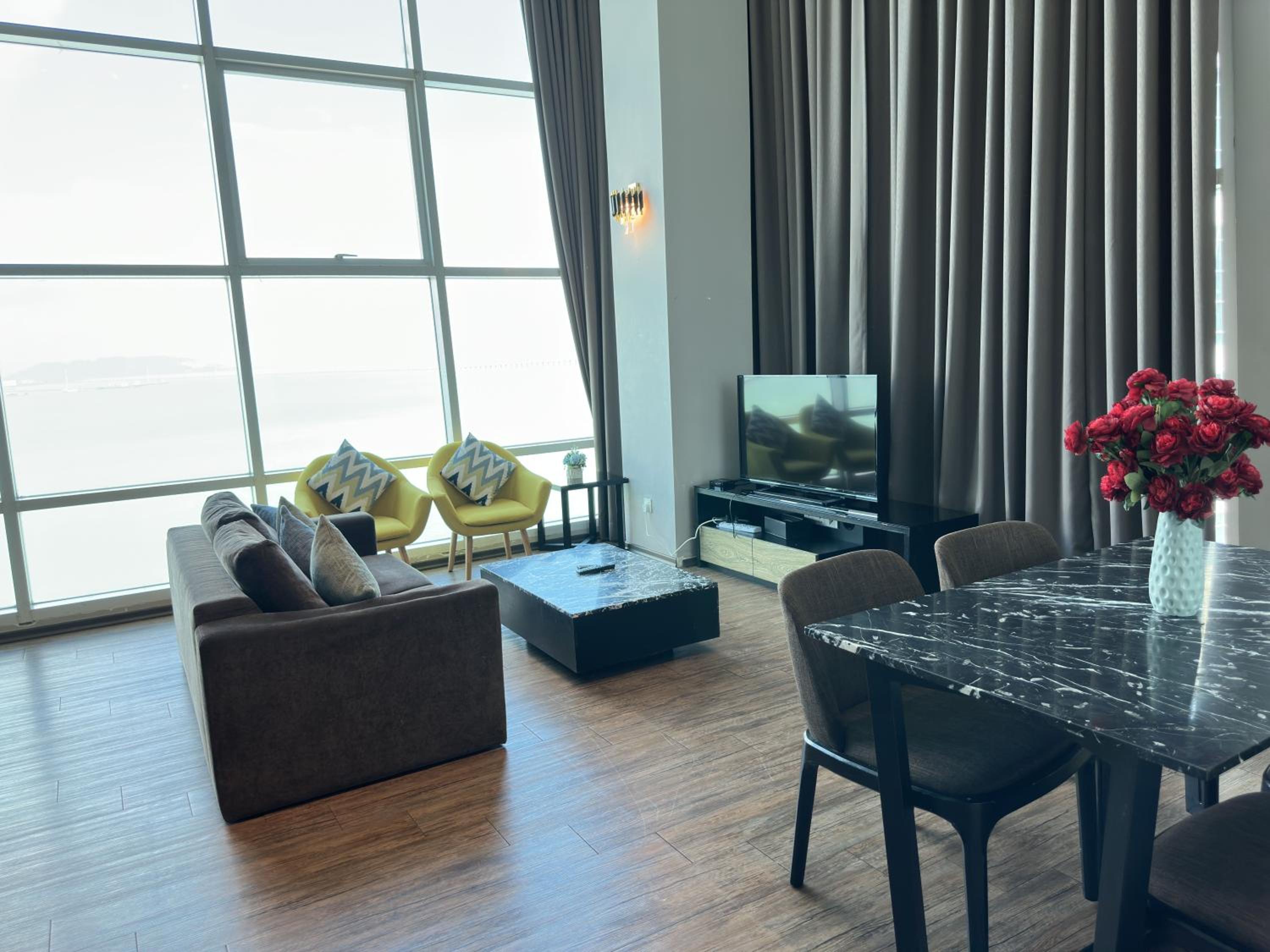 Seaview 2BR Duplex at Maritime Georgetown with Pool & Gym 73A