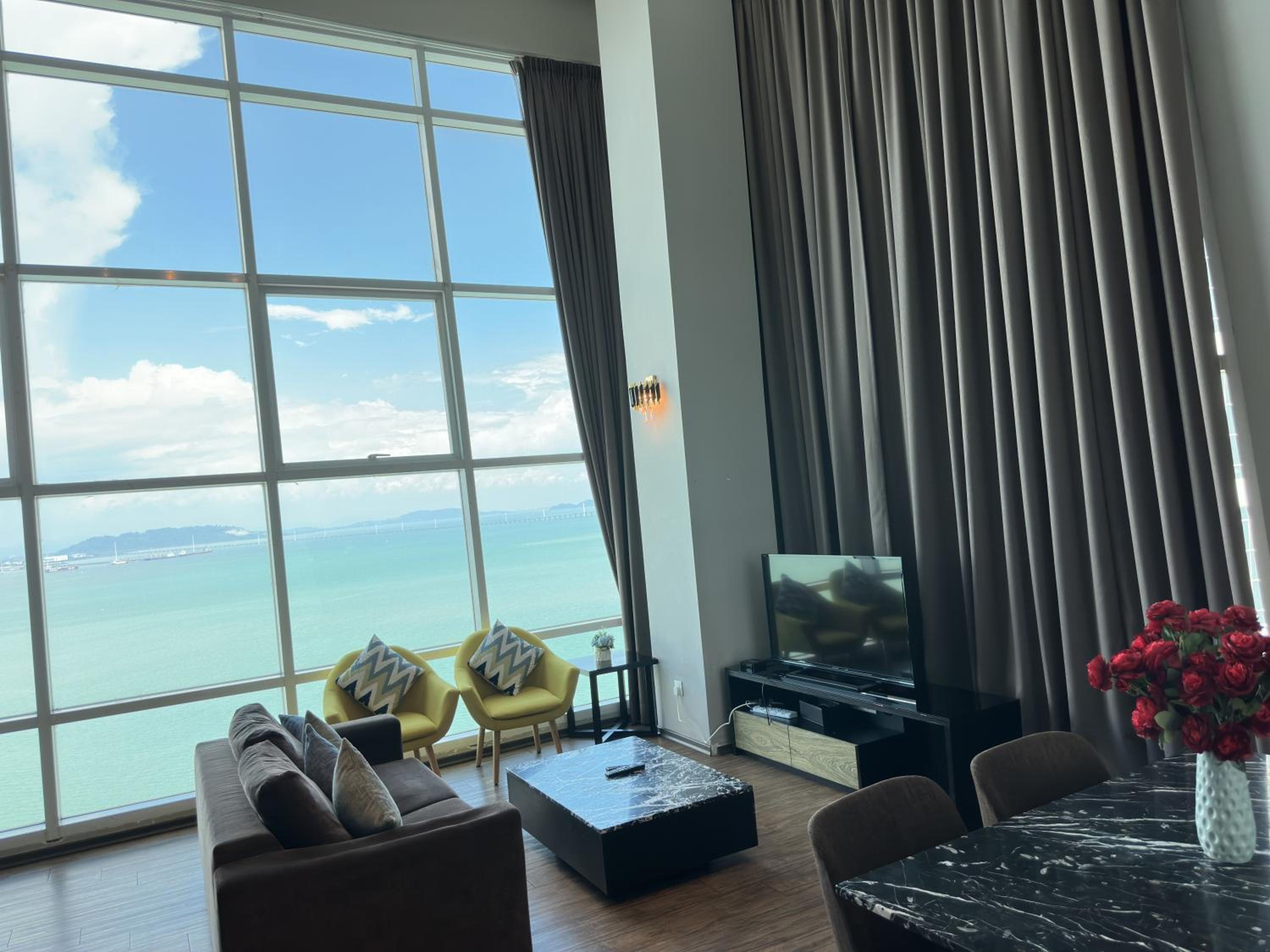 Seaview 2BR Duplex at Maritime Georgetown with Pool & Gym 73A