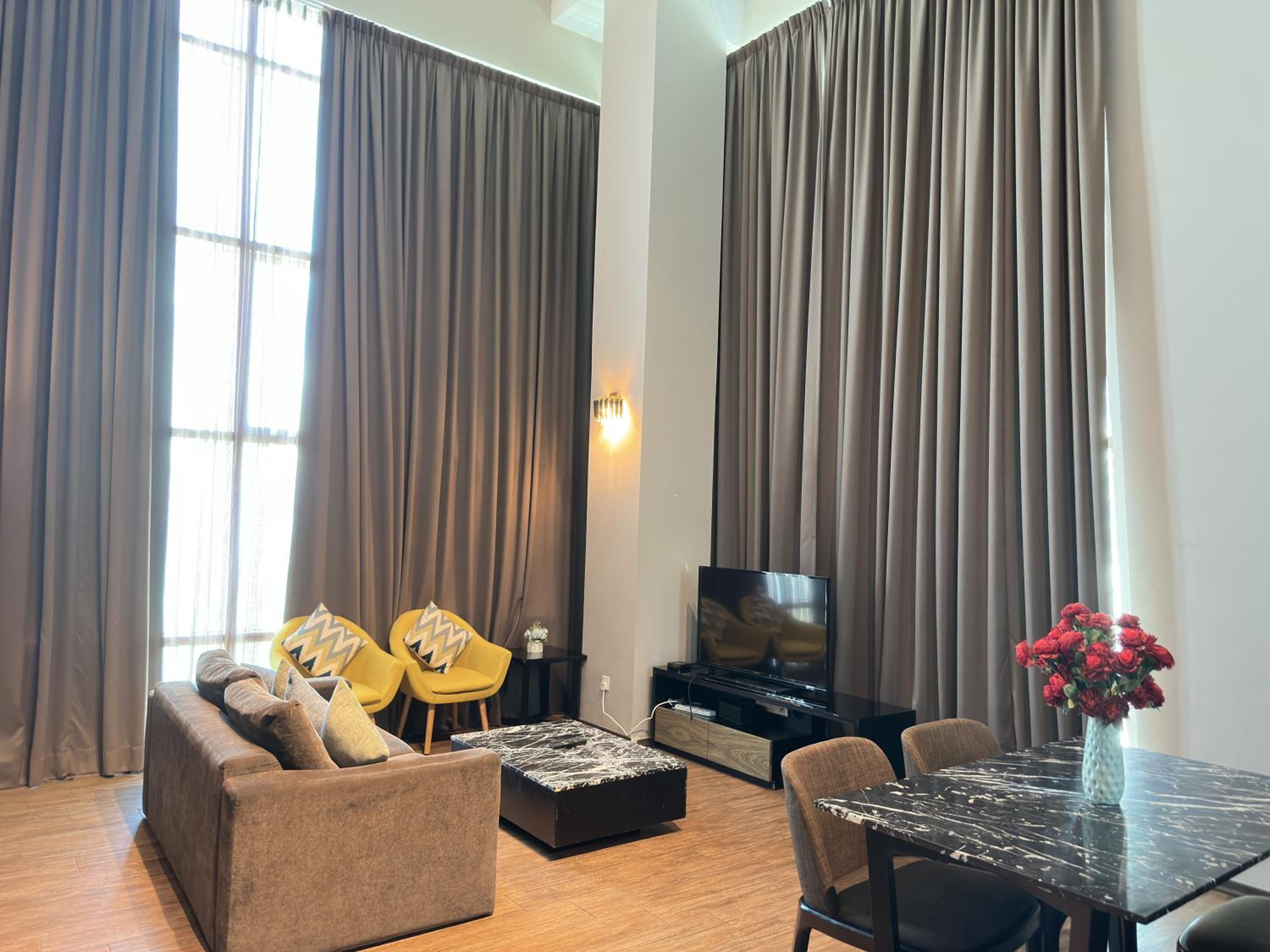 Seaview 2BR Duplex at Maritime Georgetown with Pool & Gym 73A