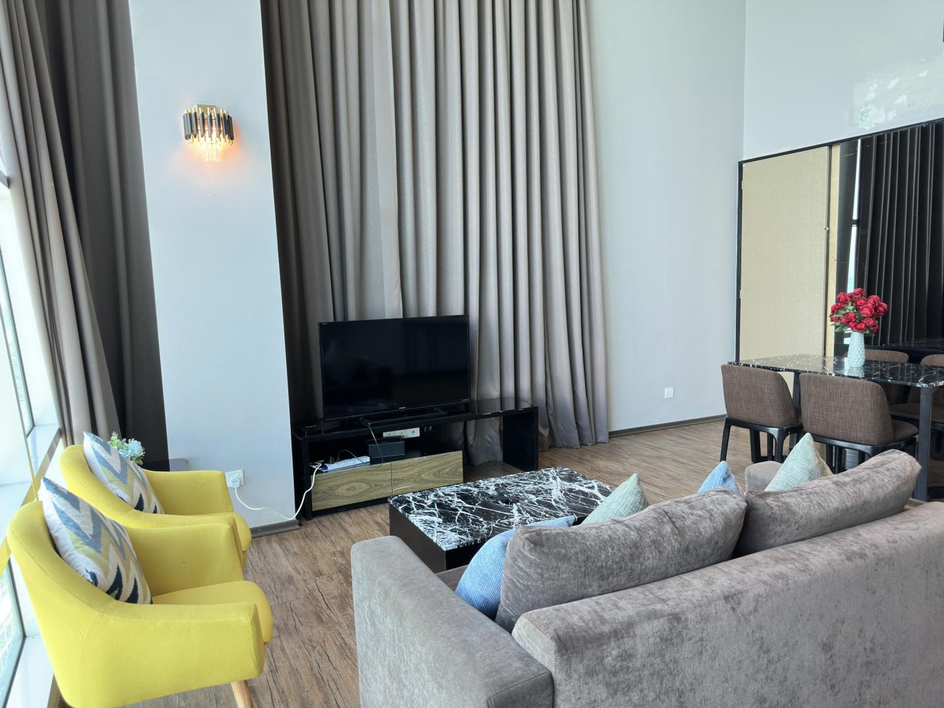Seaview 2BR Duplex at Maritime Georgetown with Pool & Gym 73A
