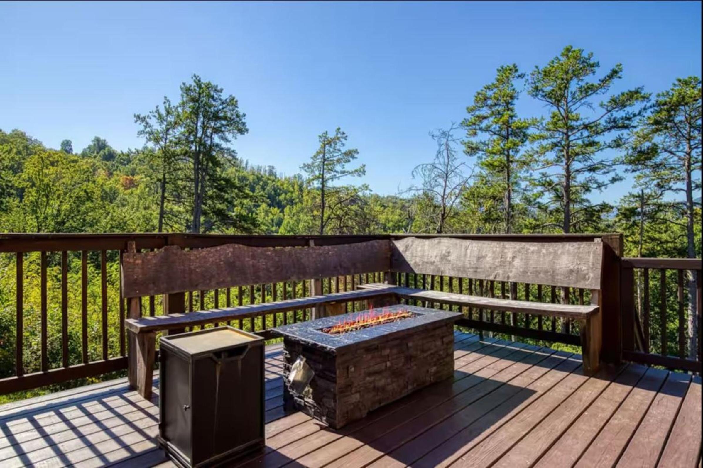 Timber Log Cabin Hot Tub,Pool Table Games MORE