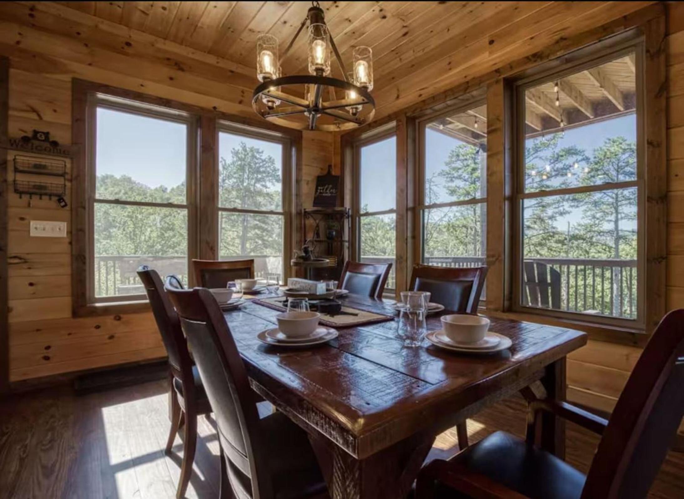 Timber Log Cabin Hot Tub,Pool Table Games MORE
